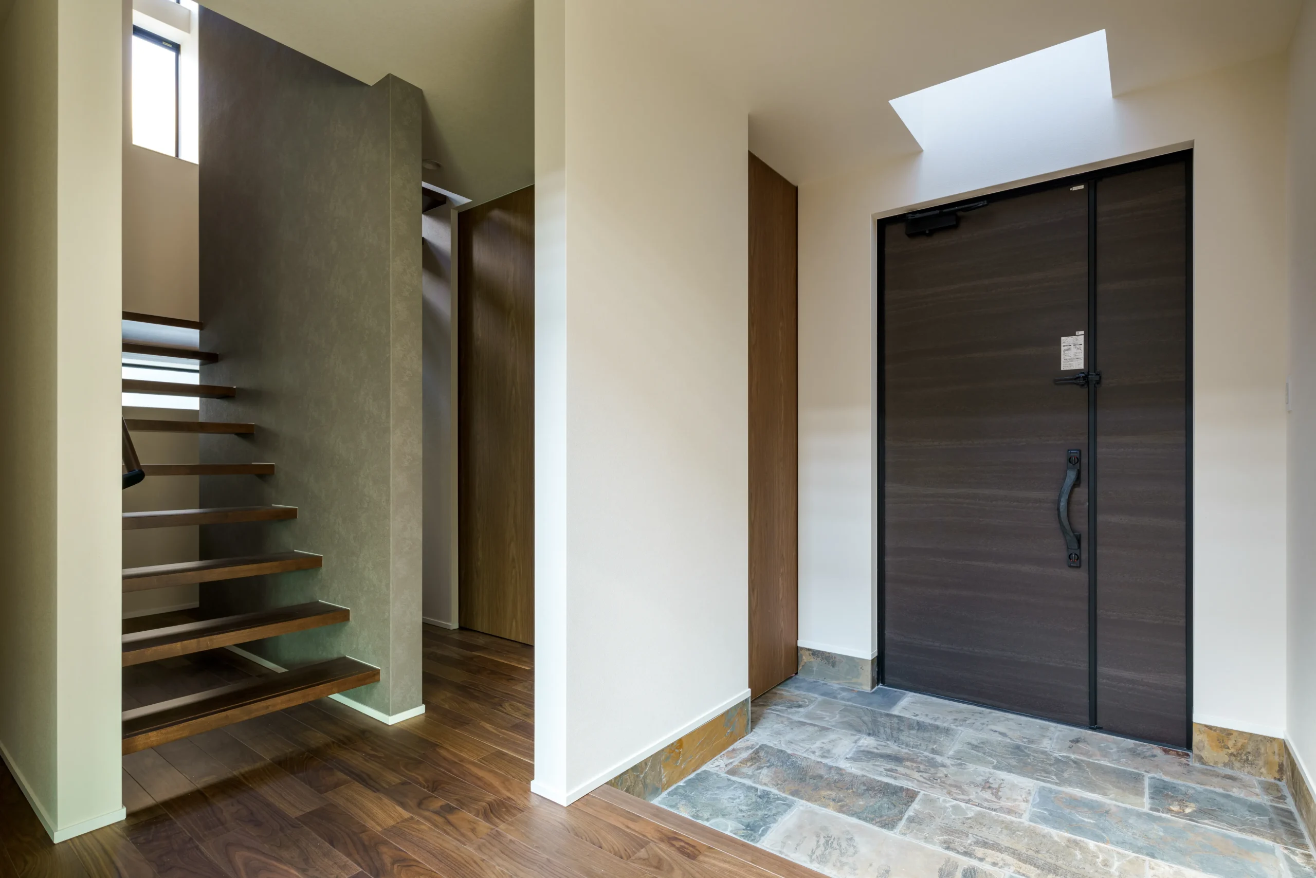 趣味を愉しむビルトインガレージと土間収納