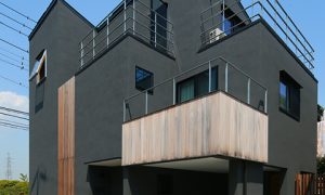 ３階建て住宅には空間を活かすビルトインガレージを