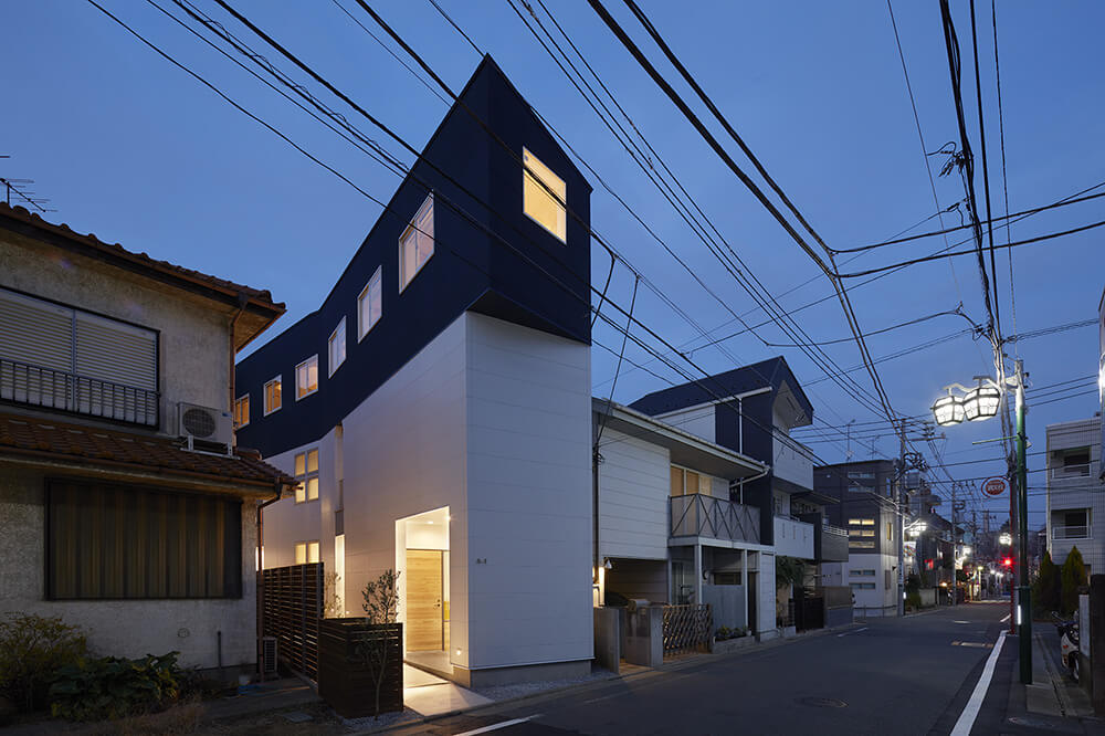 事務所、オーナー住居付の木造３階建共同住宅