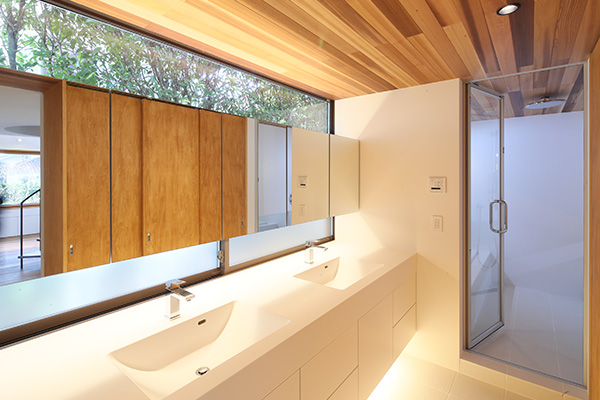 美しいデザインと素材による洗面室