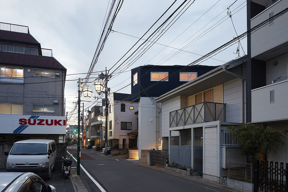 事務所、オーナー住居付の木造３階建共同住宅の施工事例画像