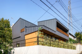 デザイン住宅に人気の高い外壁材　ガルバリウム鋼鈑