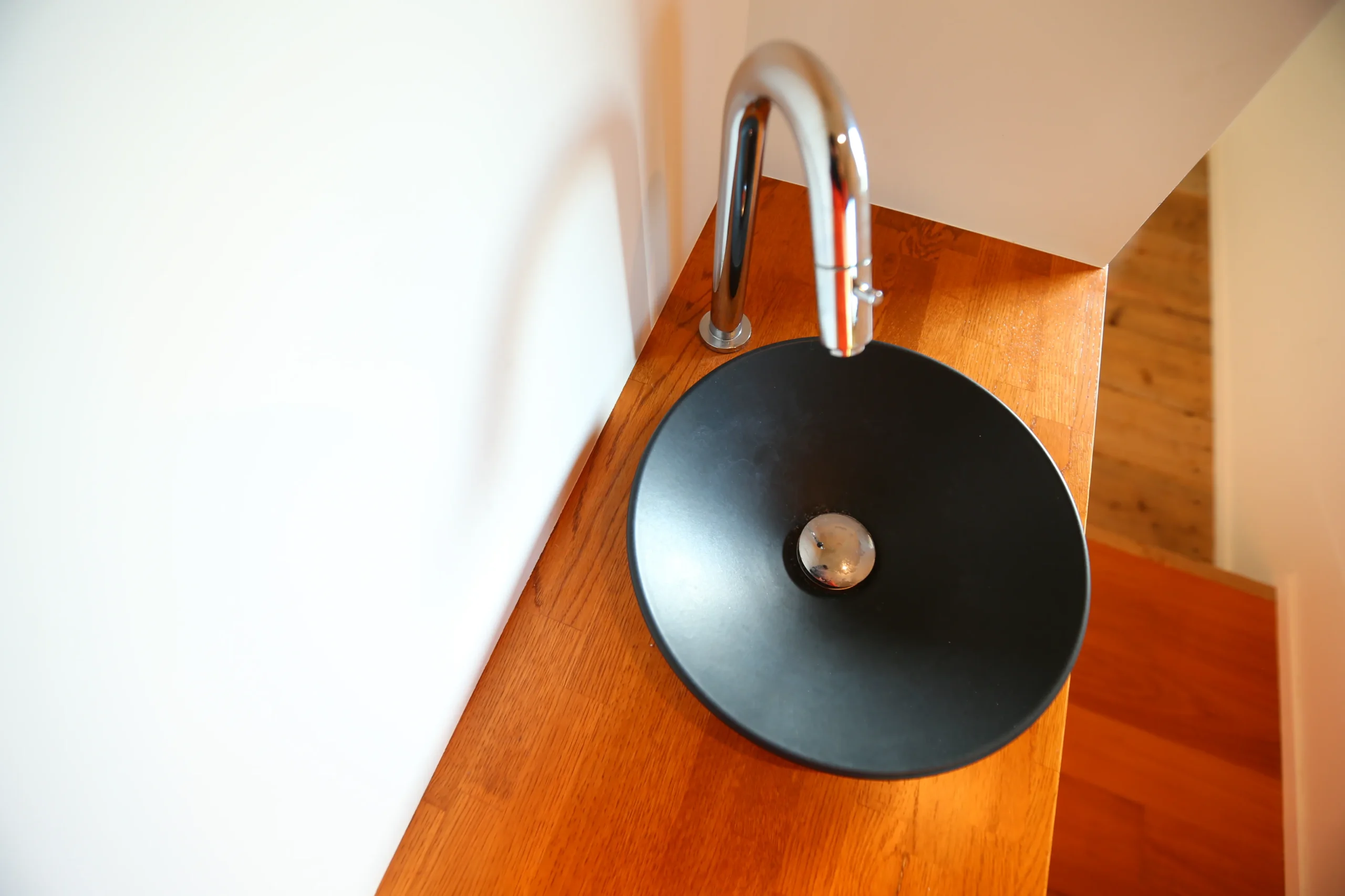 帰宅後の手洗いがスムーズな玄関横のセカンド洗面