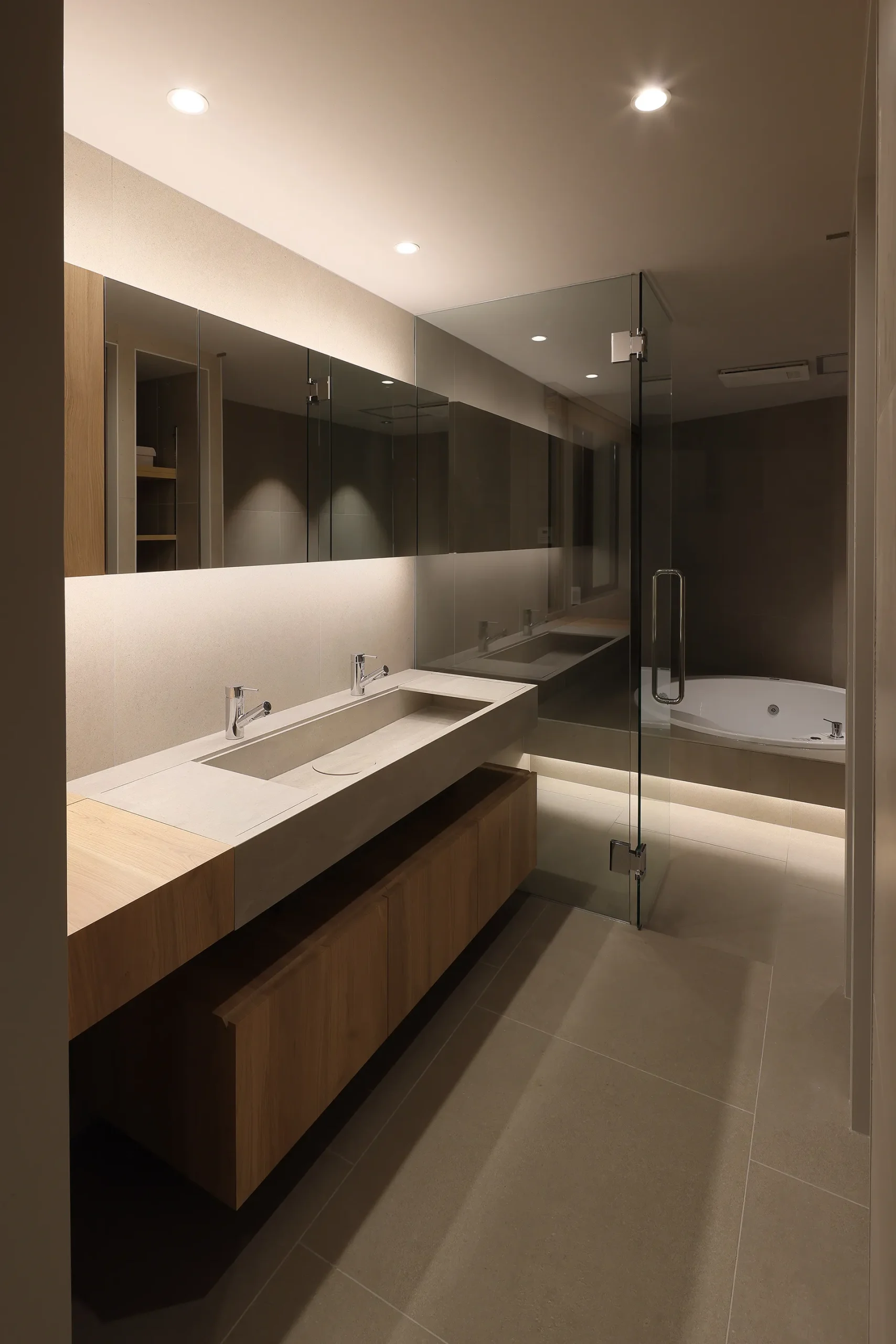 顔を美しく照らし、リラックスを誘う照明計画