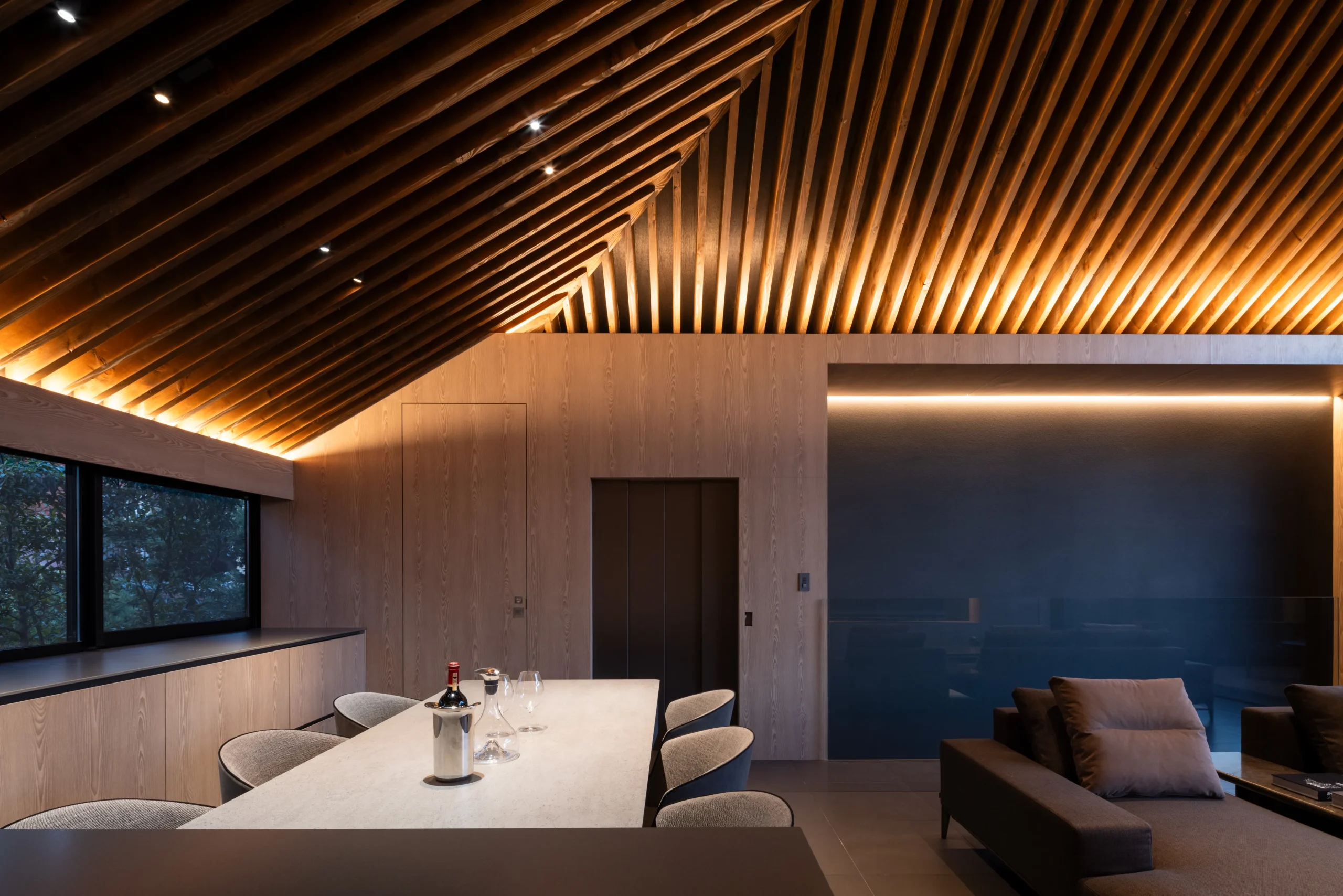 ダイニングの極意｜豪邸で叶える理想の空間と設計