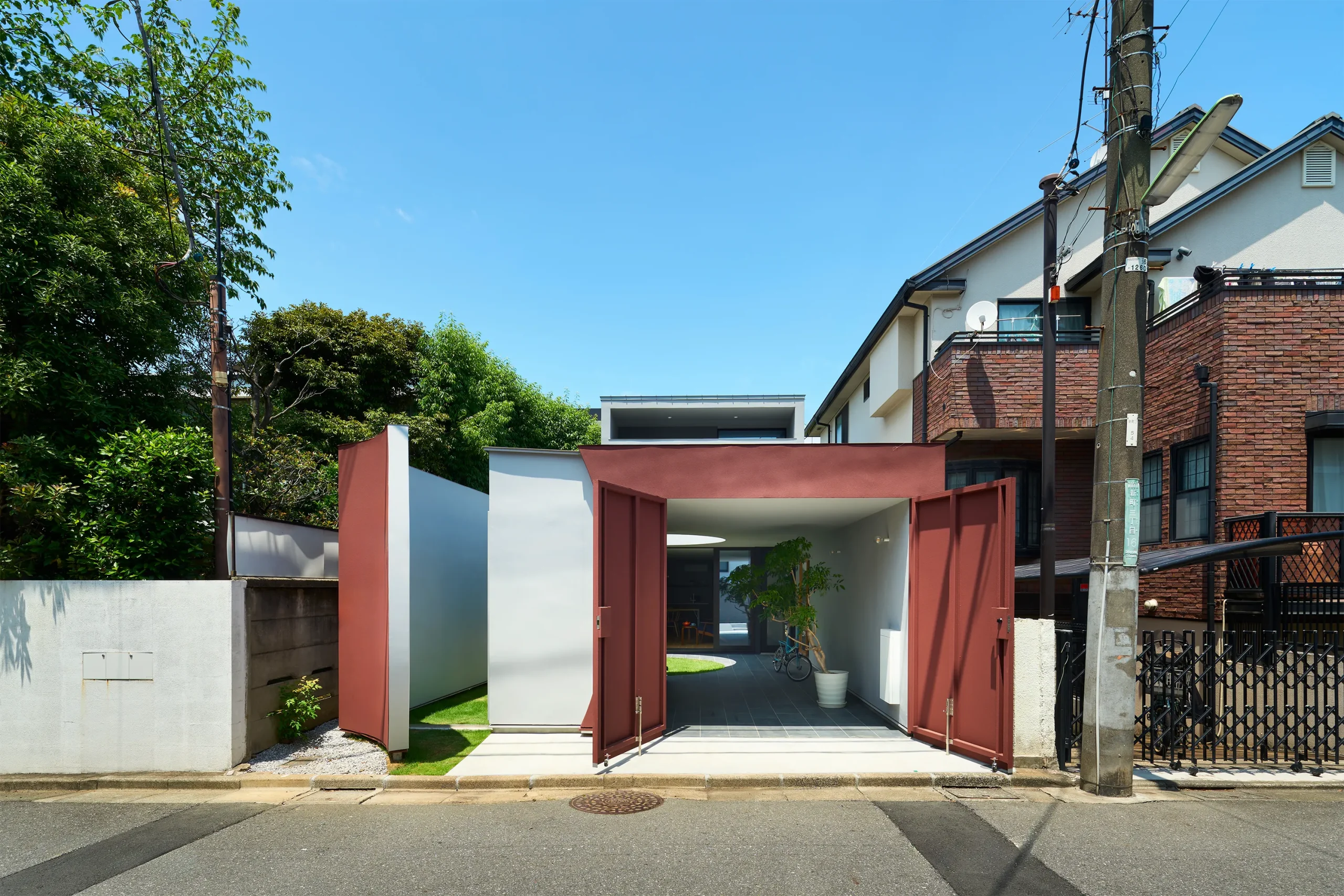 曲線が印象的な中庭のある高級注文住宅の施工事例画像