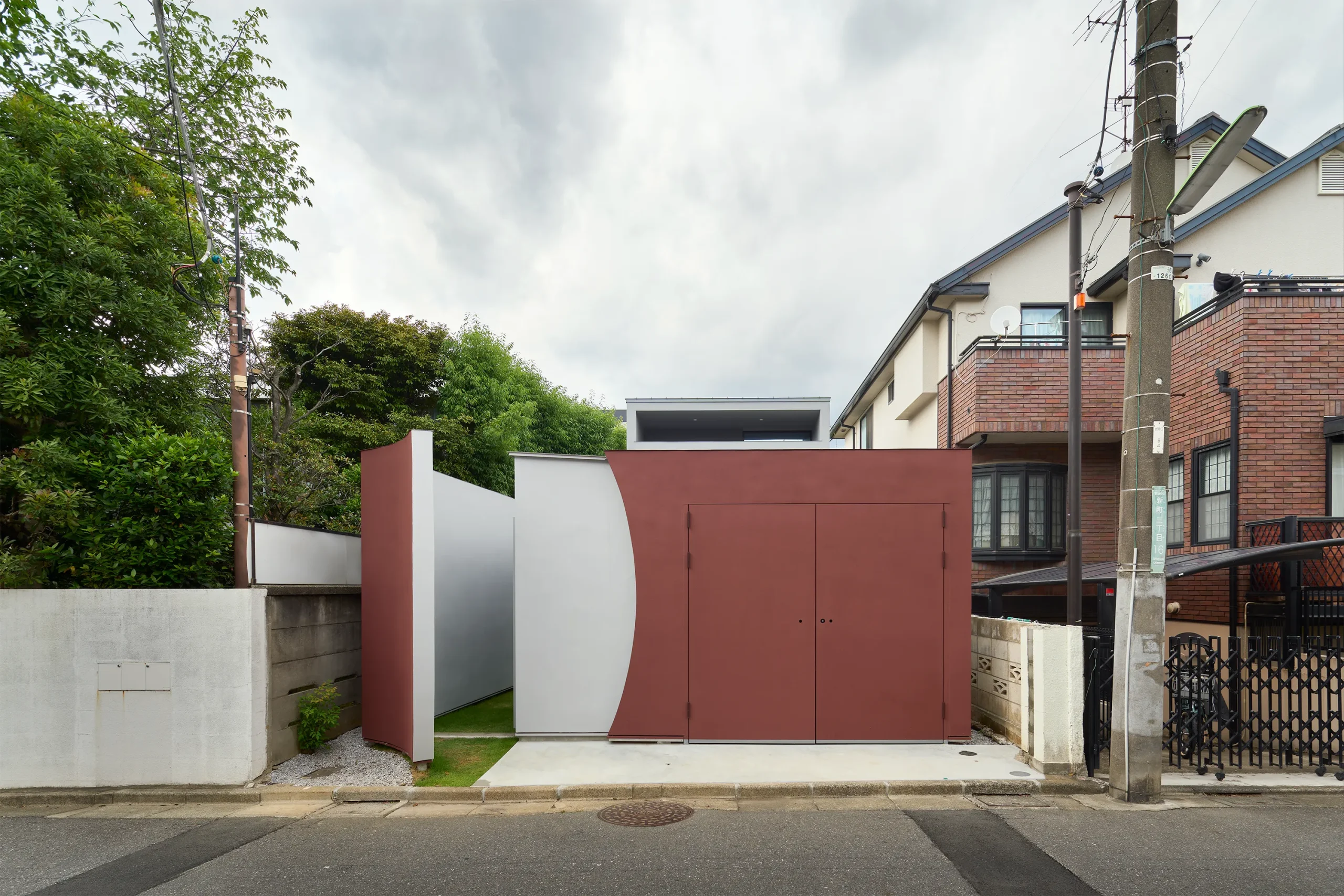 曲線が印象的な中庭のある高級注文住宅の施工事例画像