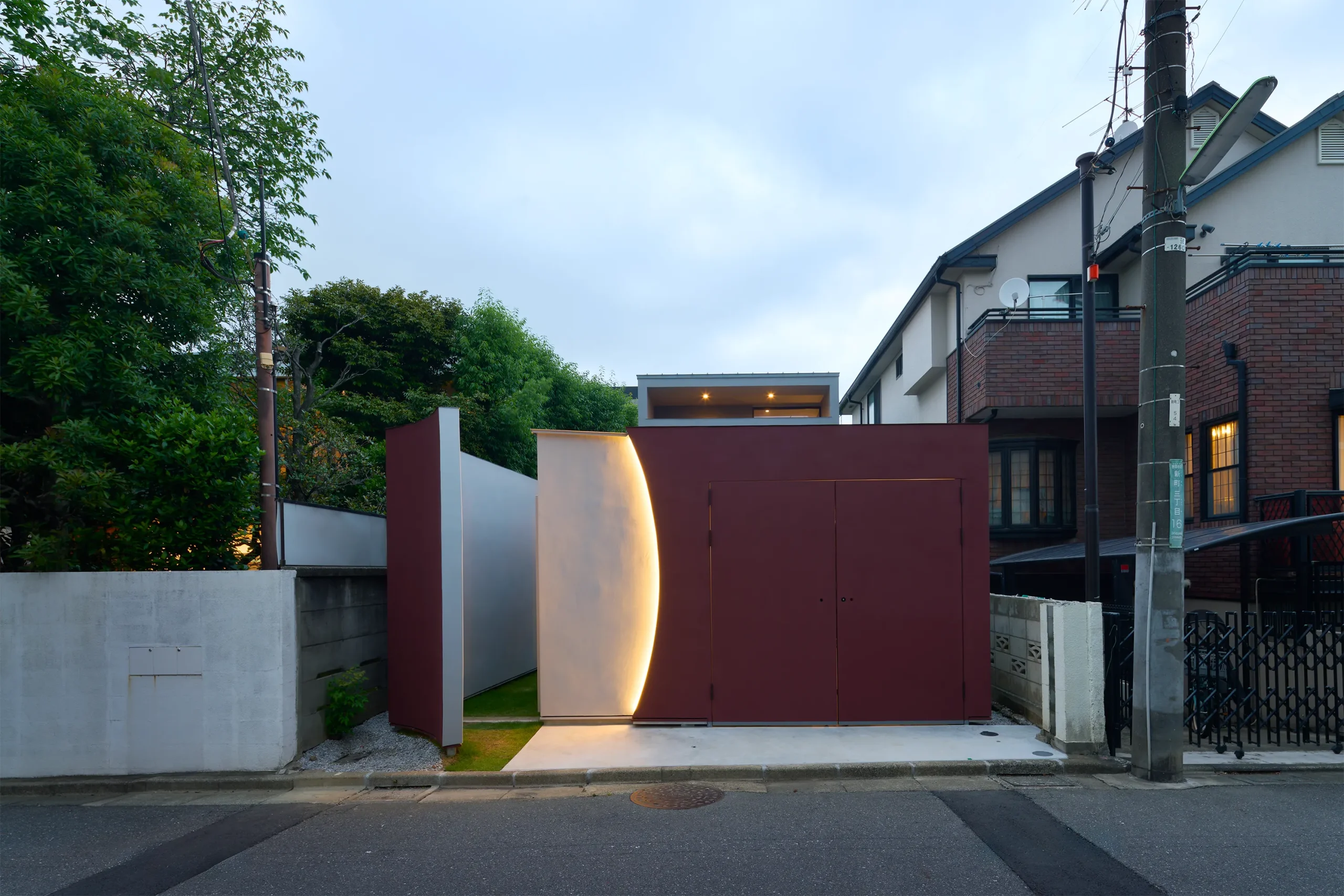 曲線が印象的な中庭のある高級注文住宅の施工事例画像