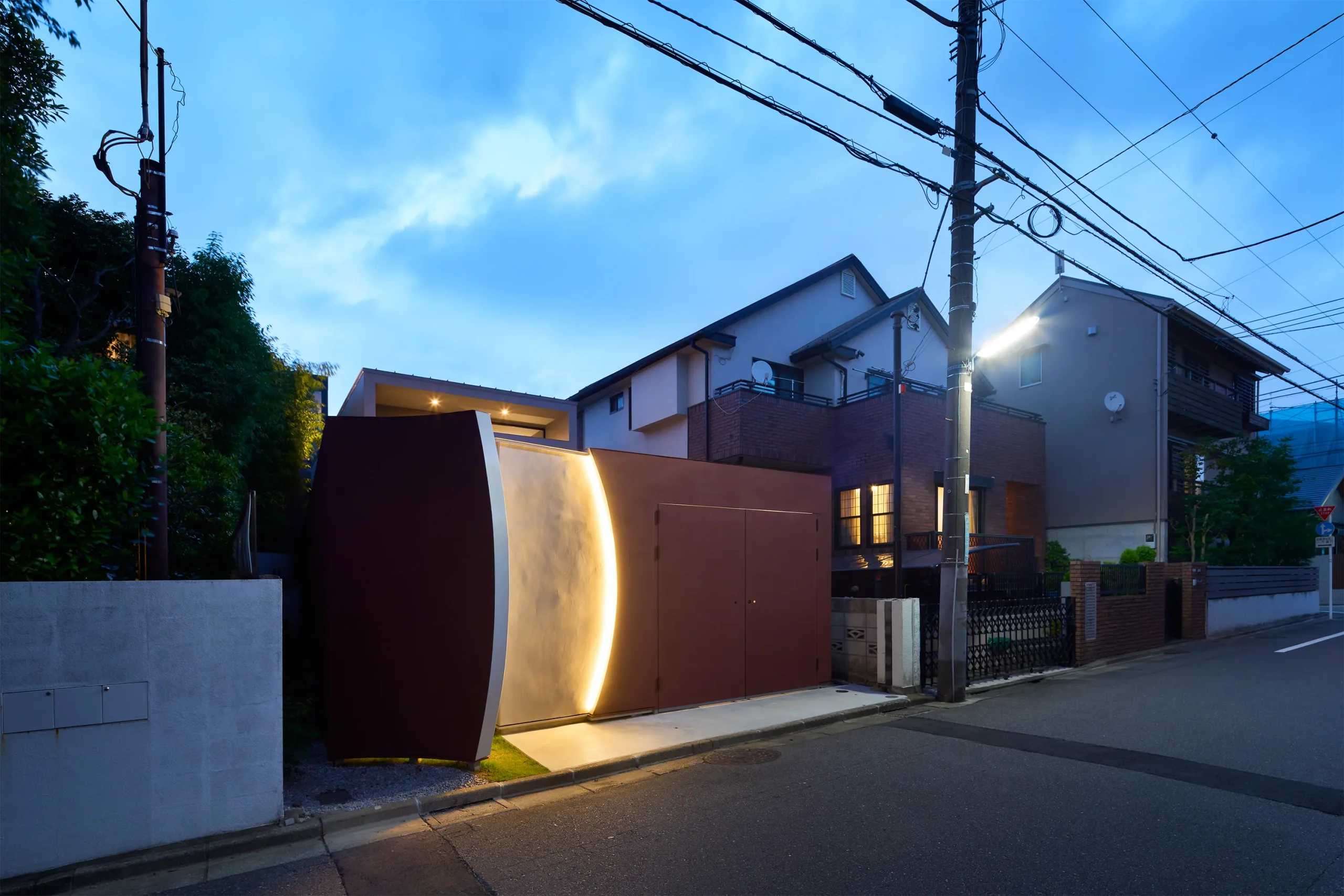 曲線が印象的な中庭のある高級注文住宅の施工事例画像