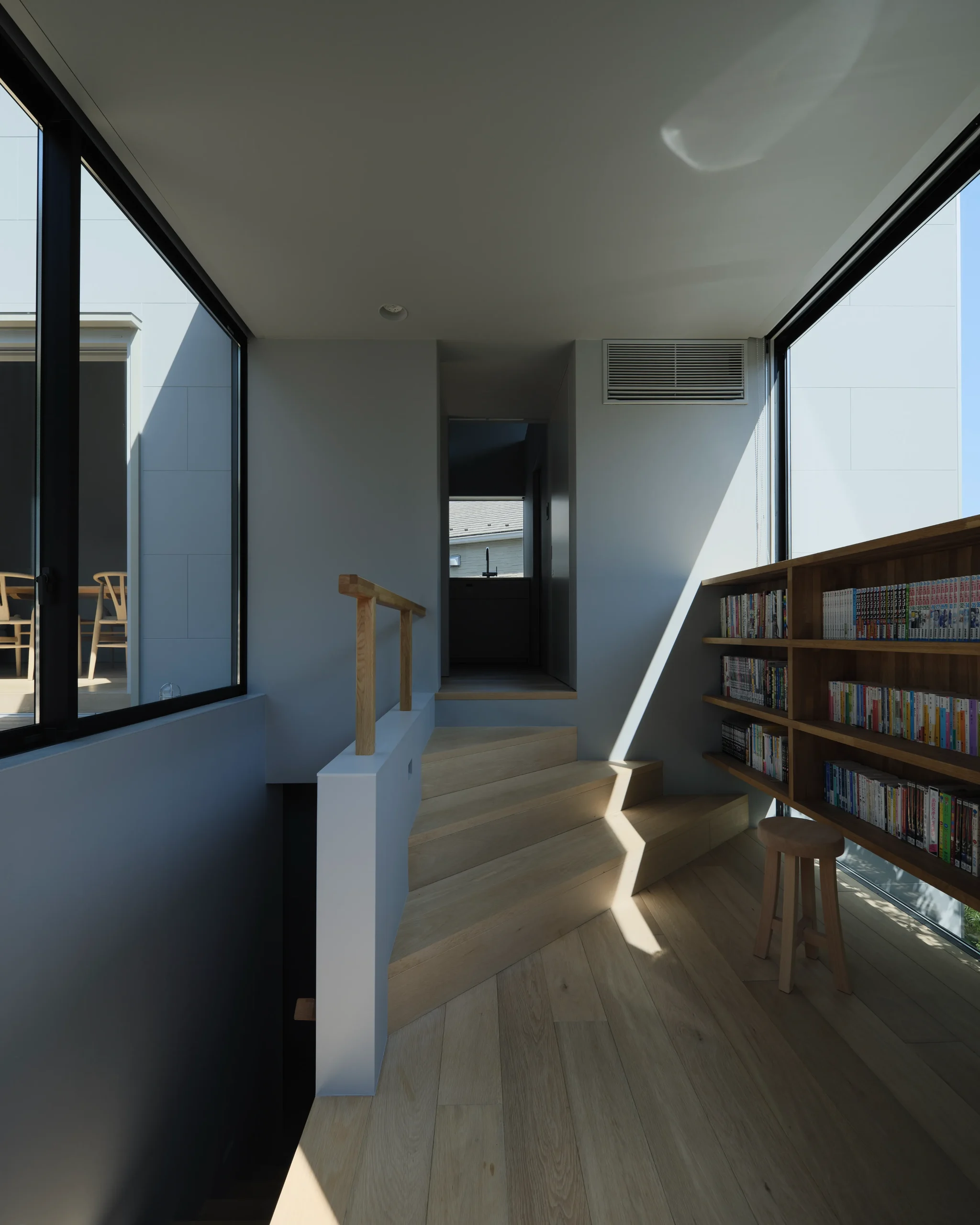 角地に建つ、<br />空と繋がるアウトドアリビングの家の施工事例画像