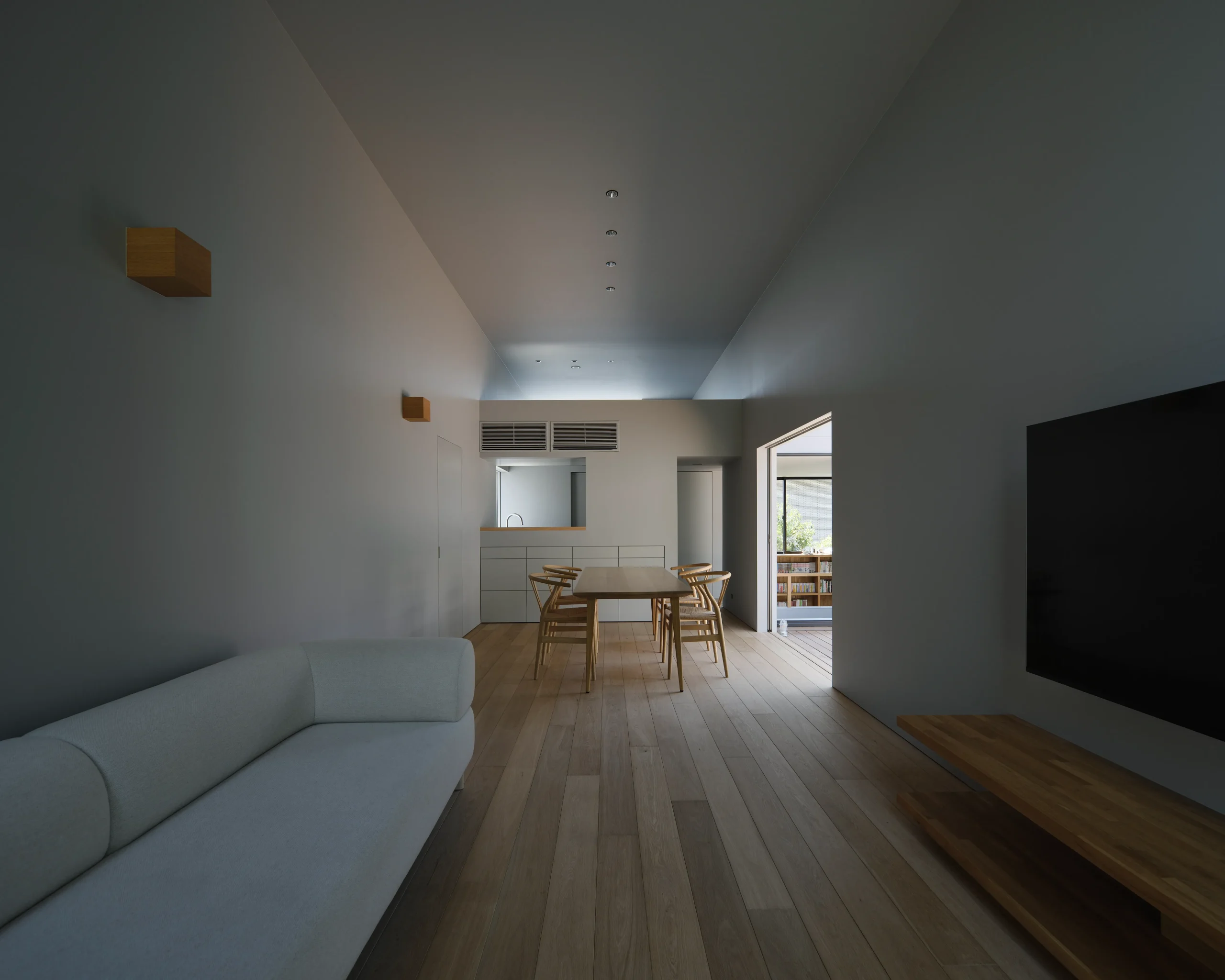 角地に建つ、<br />空と繋がるアウトドアリビングの家の施工事例画像