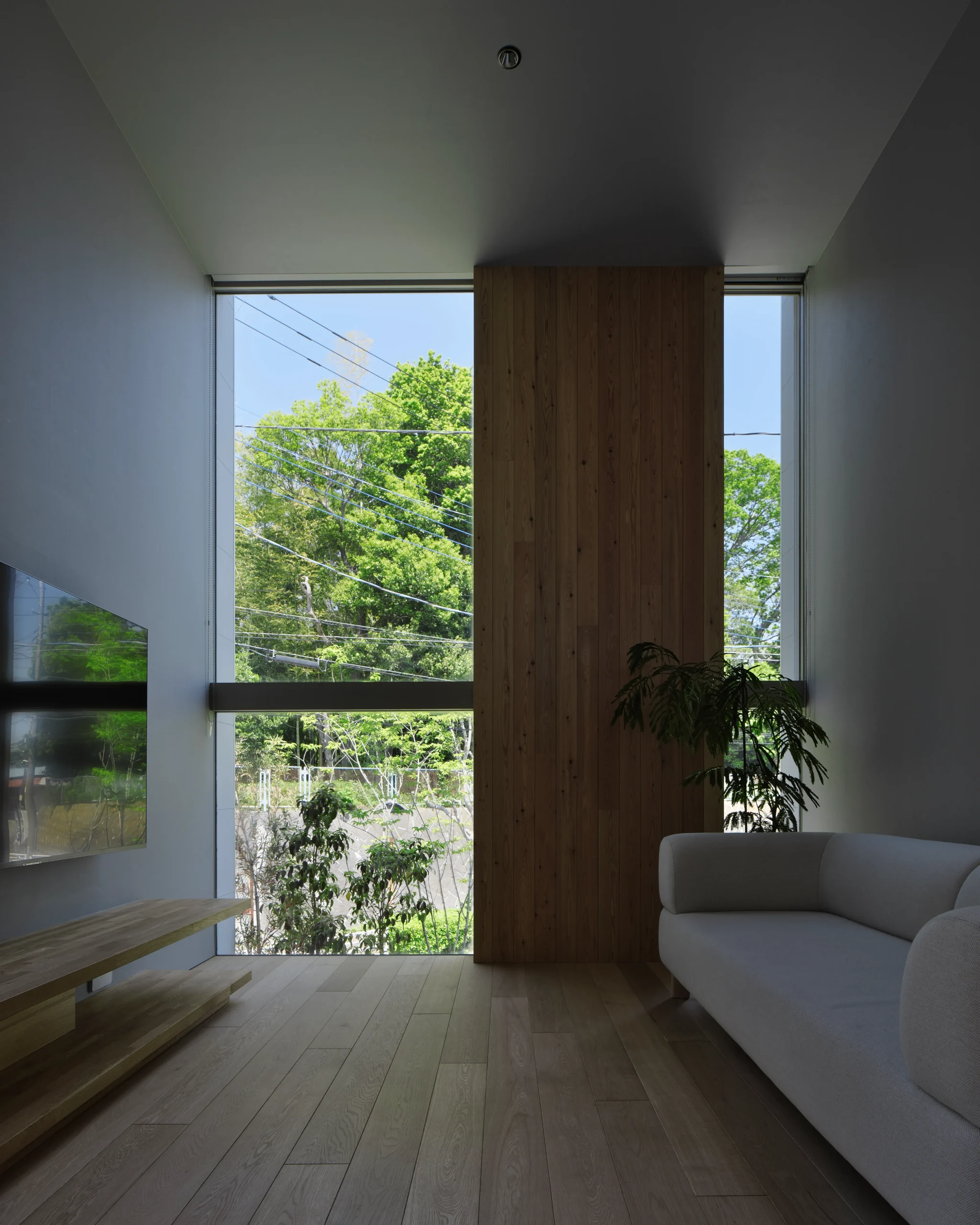 角地に建つ、<br />空と繋がるアウトドアリビングの家の施工事例画像