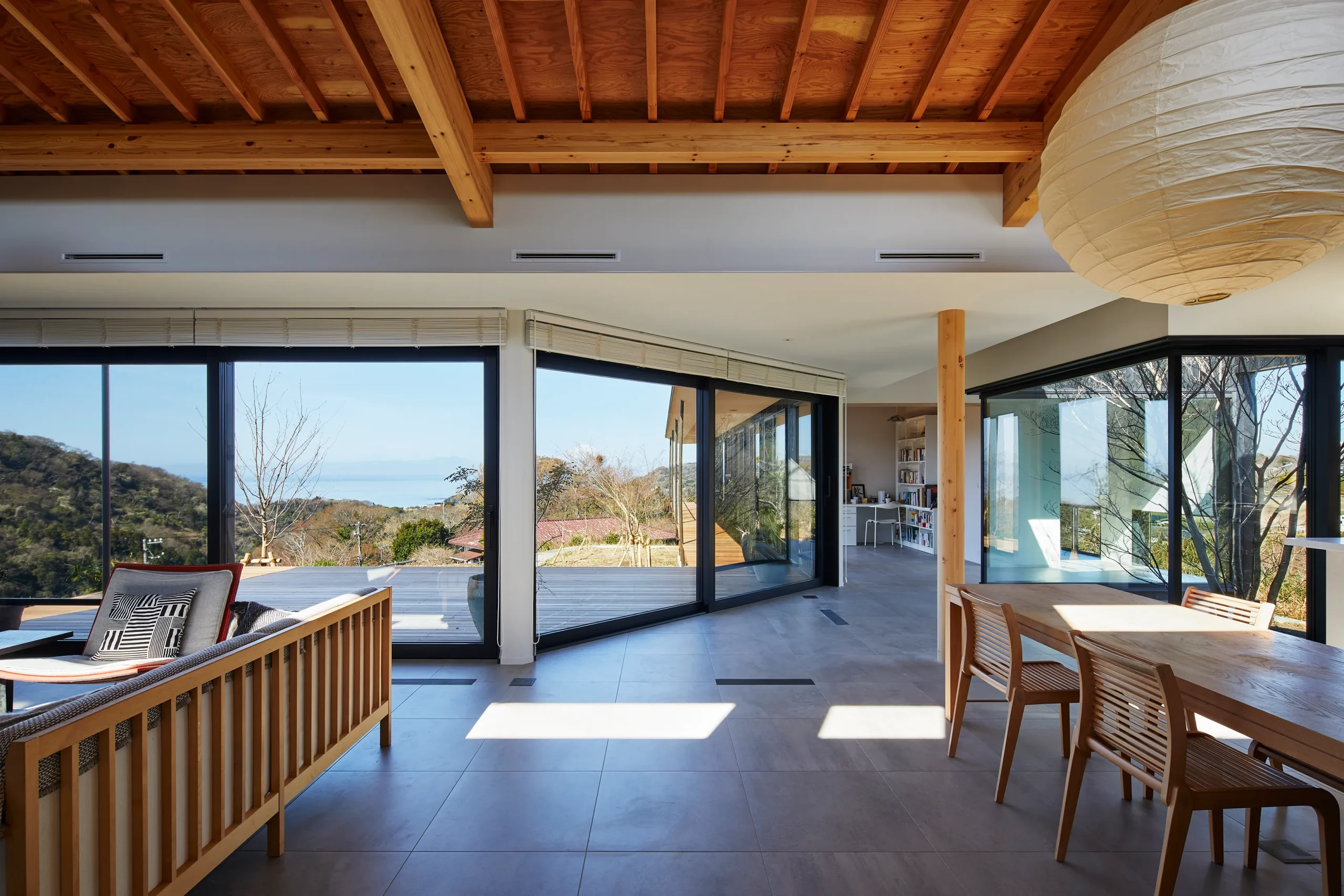 自然光を最大限に活かす、窓の種類と配置の妙