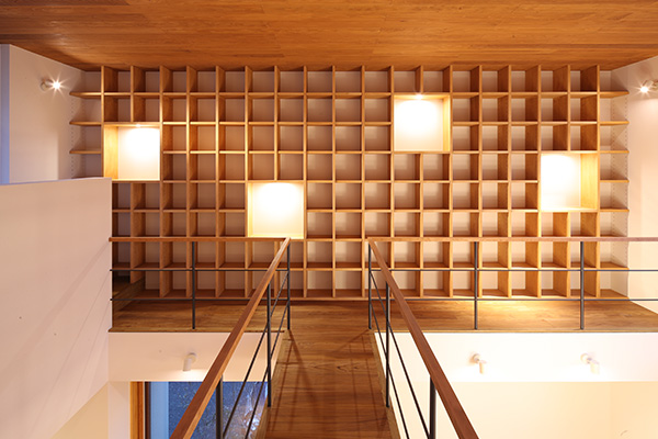 空間と一体化する、美しさと機能性を兼ね備えた壁面収納
