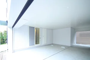 収納、整備、動線。趣味を叶える機能的なガレージハウスの設計