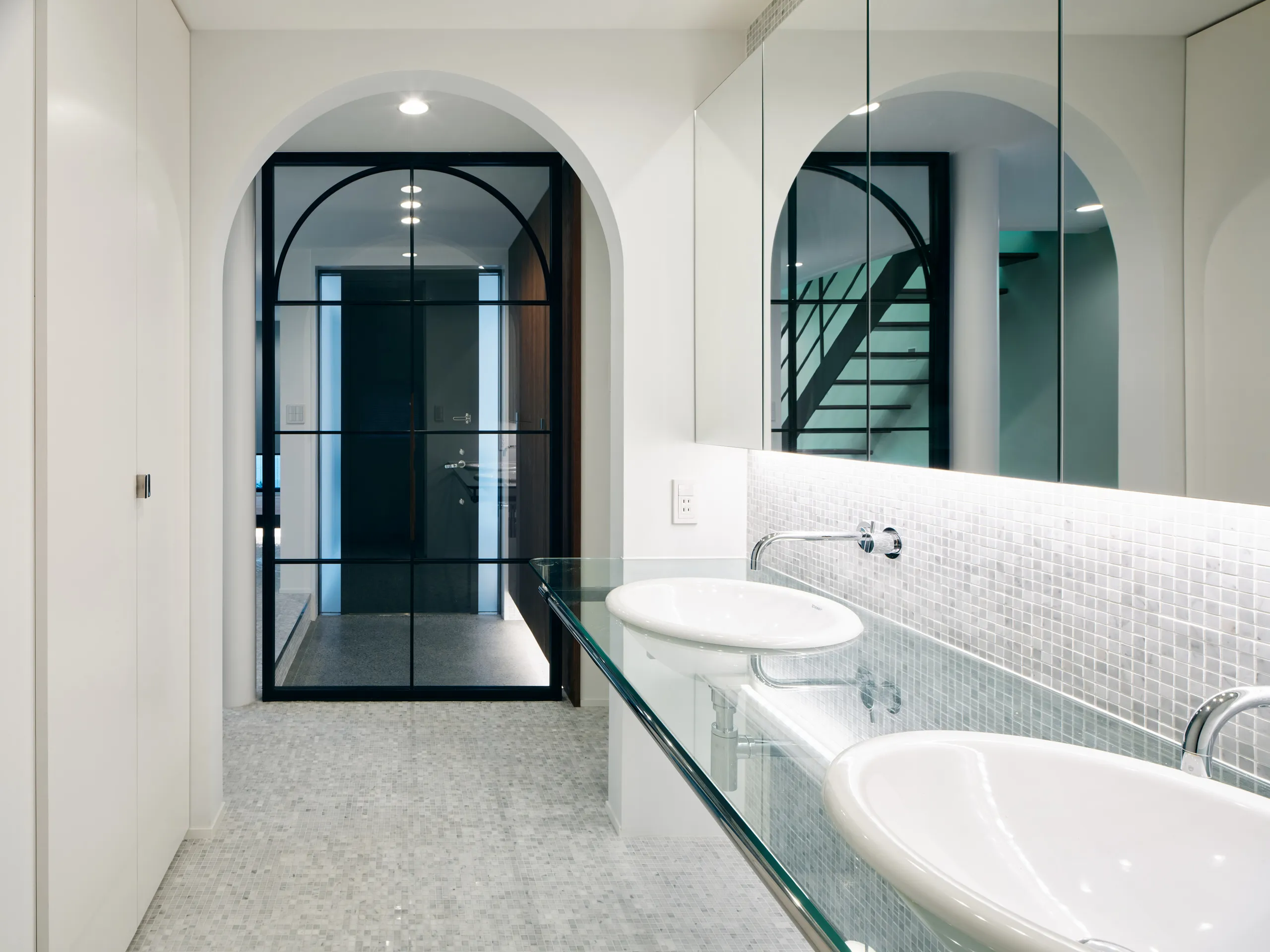 高級注文住宅 洗面所 壁 タイル