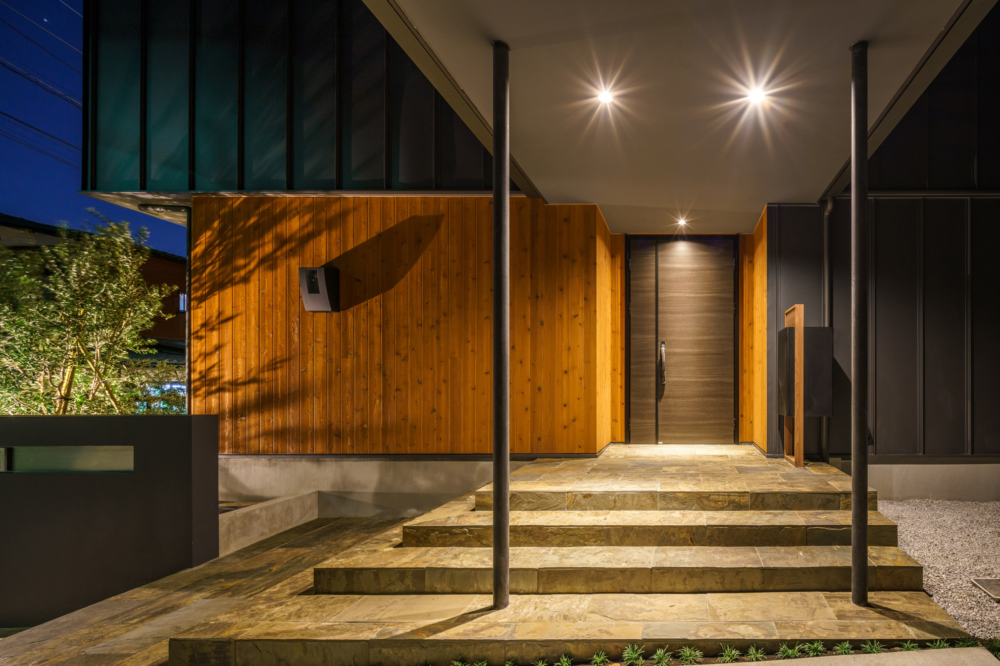 建築家とつくる高級注文住宅の玄関｜家の顔を美しくデザインする秘訣