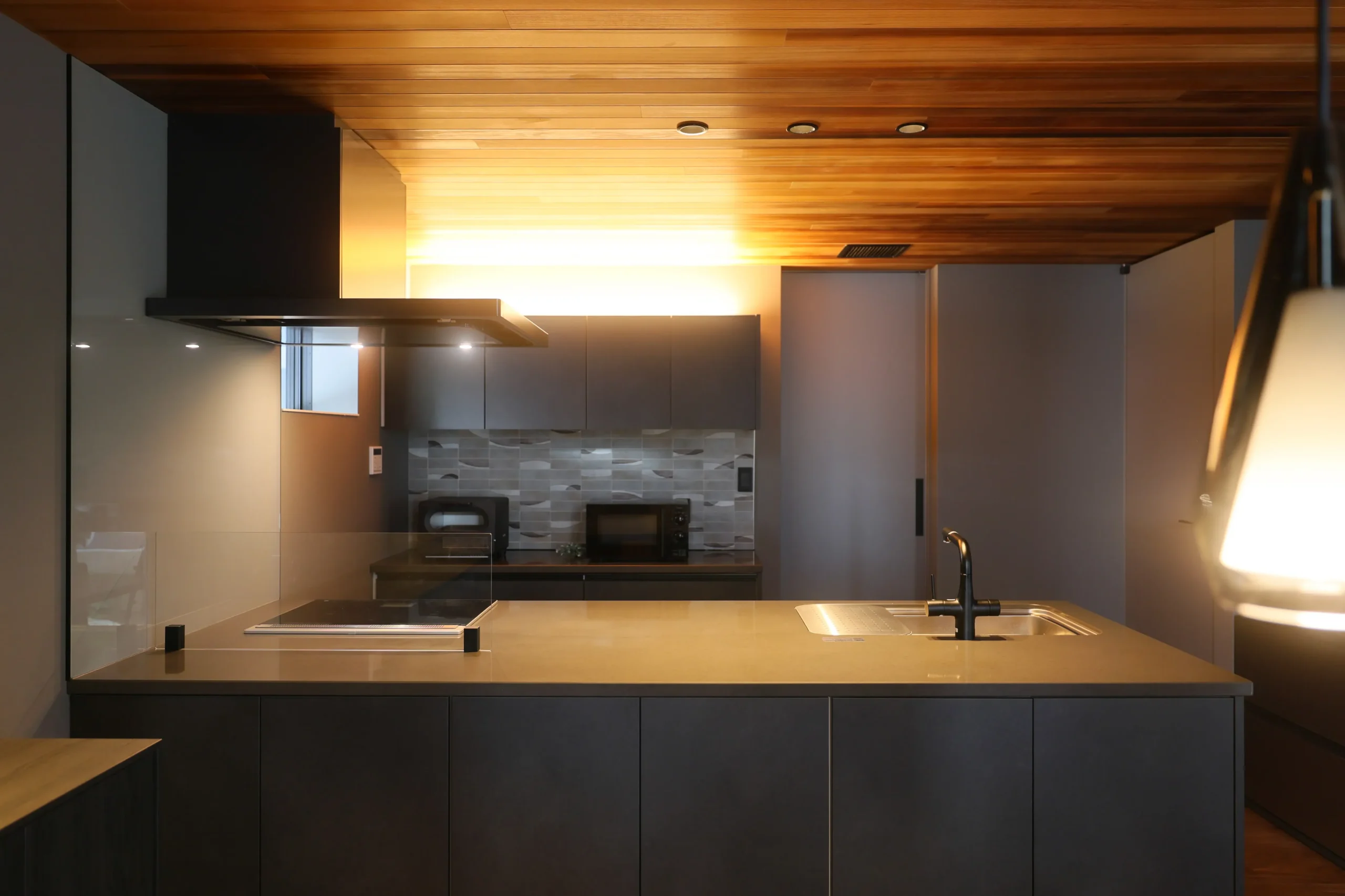 家事動線と美観を両立。<br />デザインされたキッチンの極意