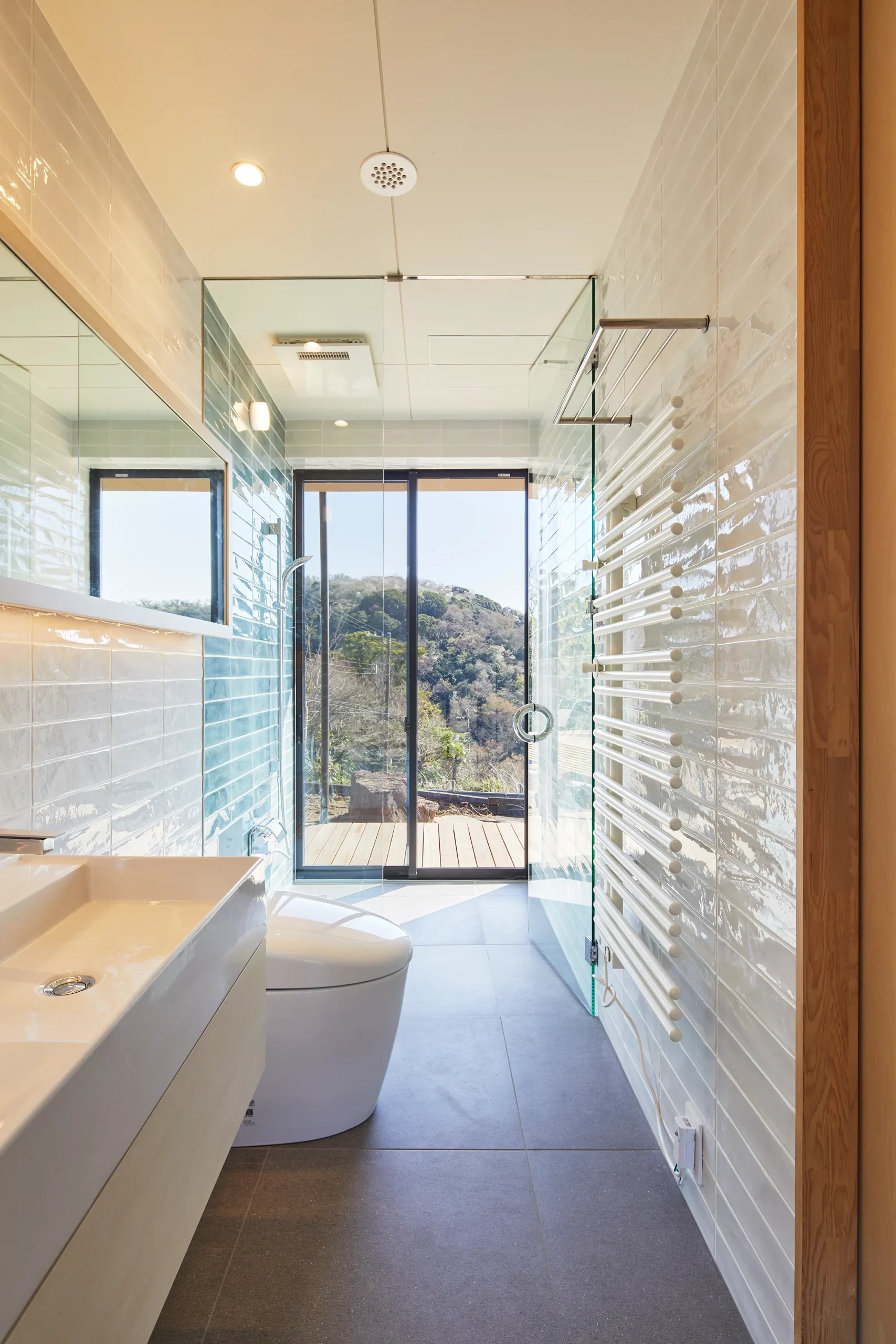 上質な素材と照明が織りなす、美術館のようなインテリアデザイン