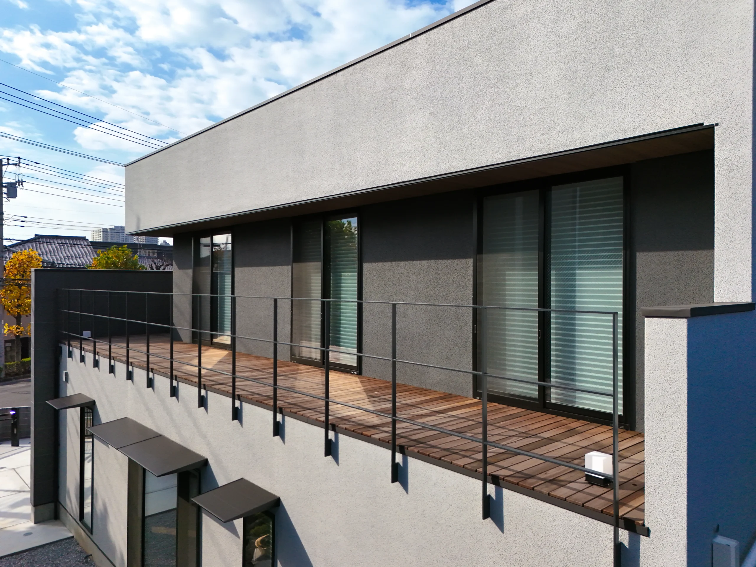 素材と光が織りなす高性能な高級注文住宅の施工事例画像