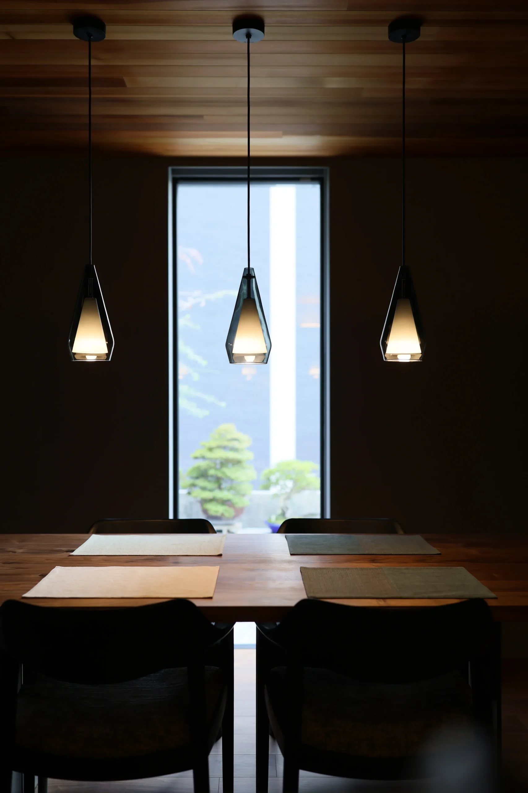 素材と光が織りなす高性能な高級注文住宅の施工事例画像