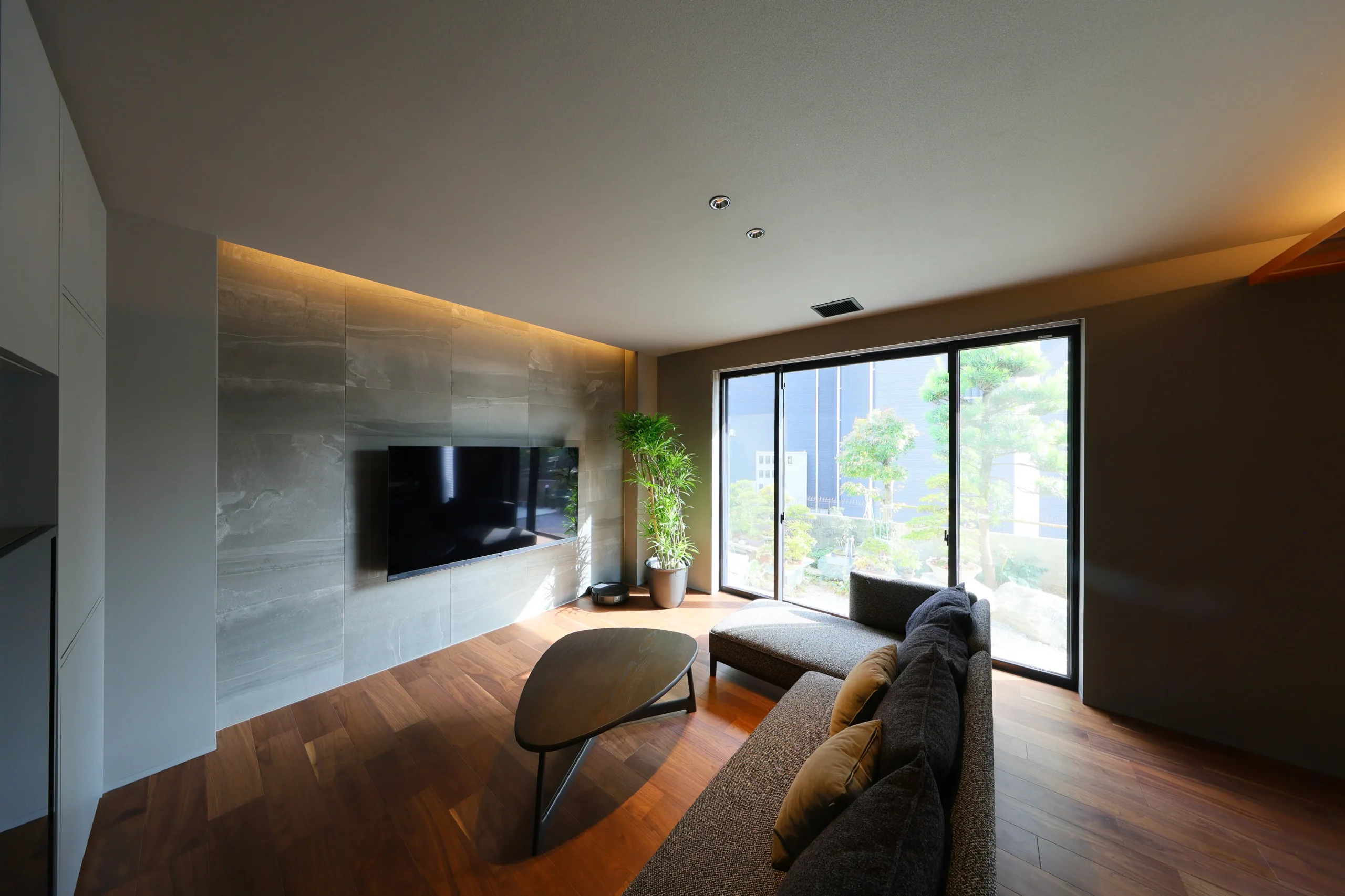 素材と光が織りなす高性能な高級注文住宅の施工事例画像