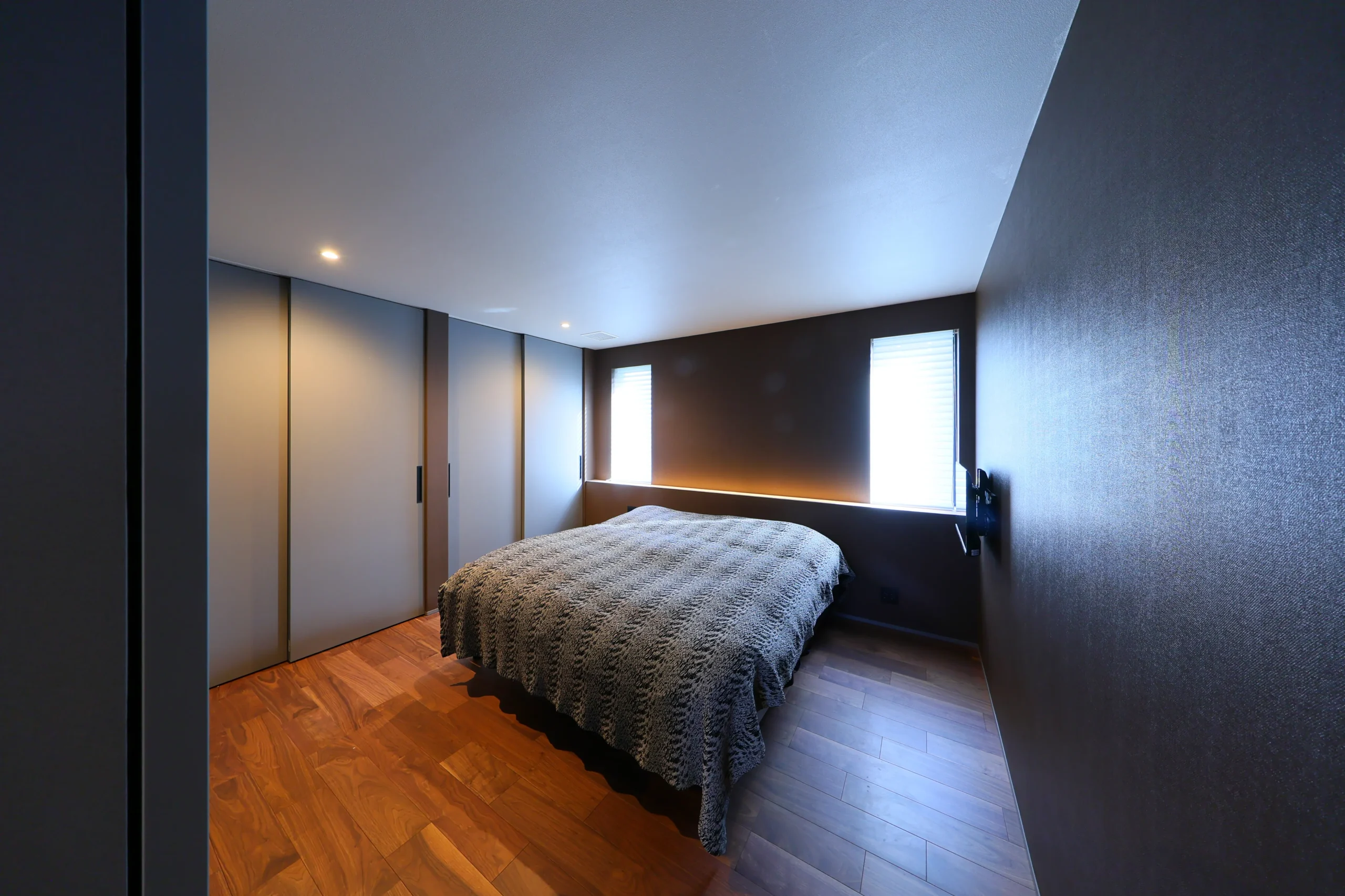 素材と光が織りなす高性能な高級注文住宅の施工事例画像