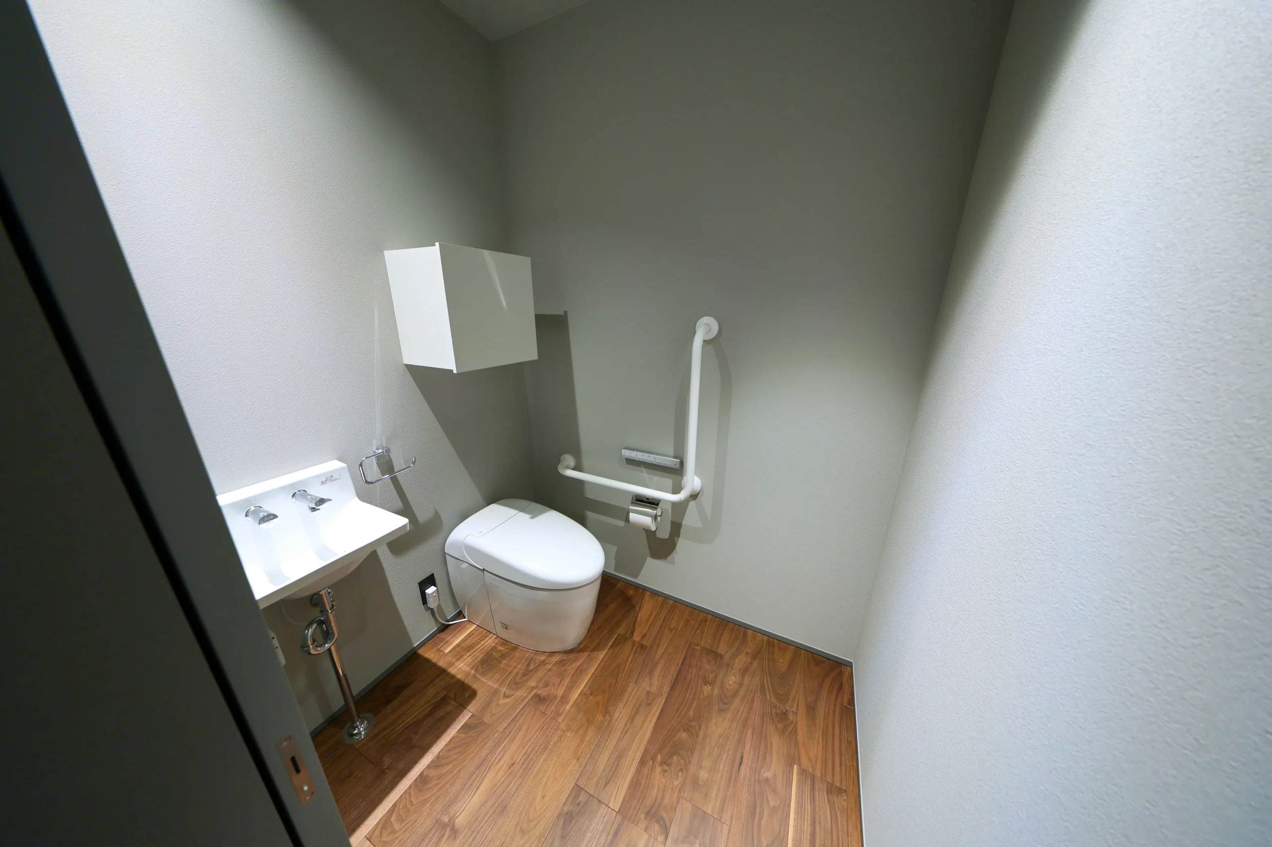 素材と光が織りなす高性能な高級注文住宅の施工事例画像