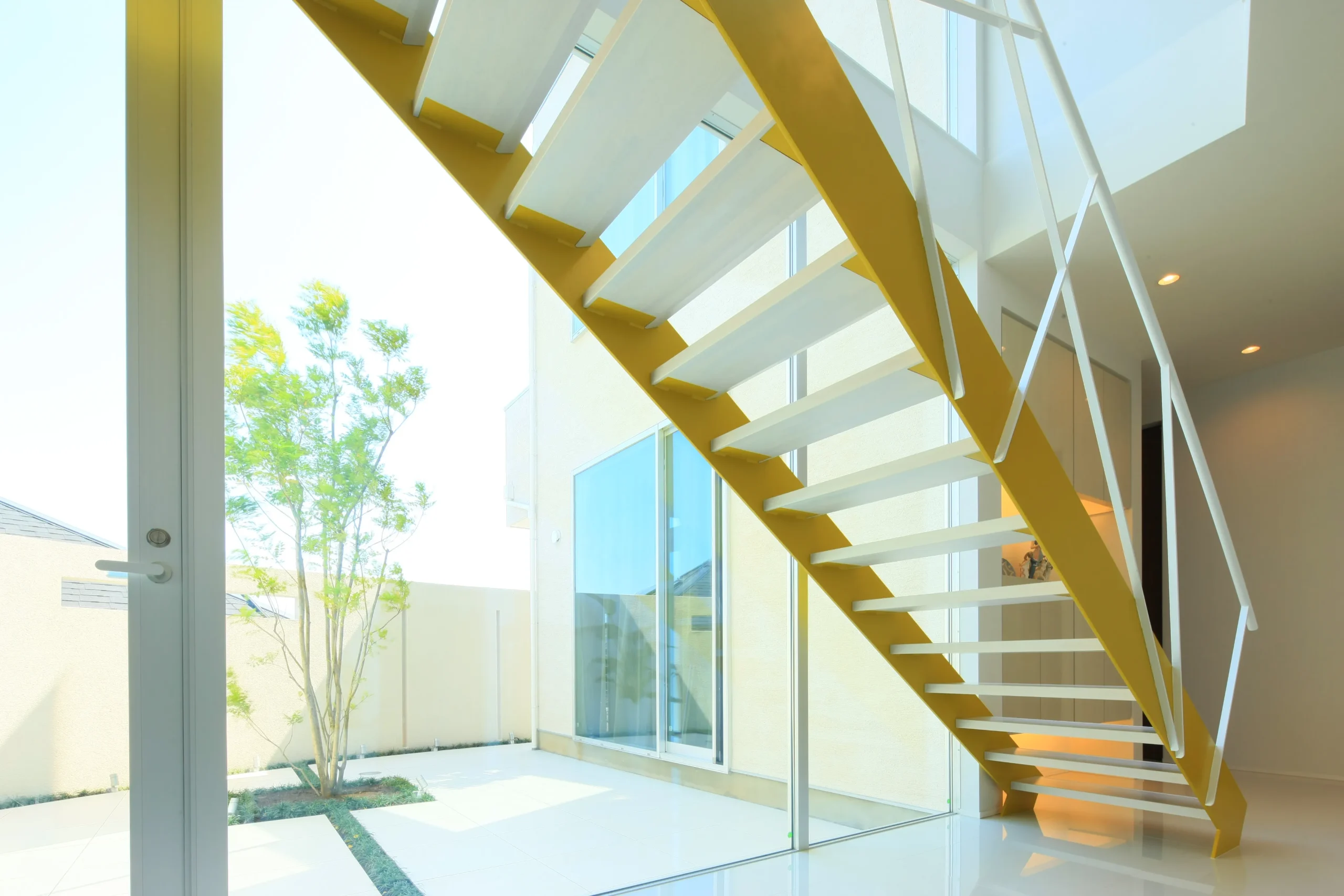 高級注文住宅の階段の種類1:鉄骨階段(スケルトン階段)