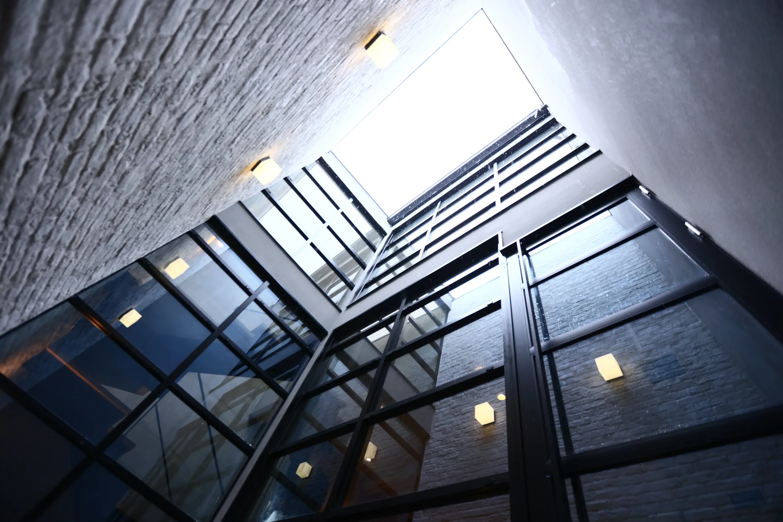 中庭の形状で変わる空間演出|ロの字