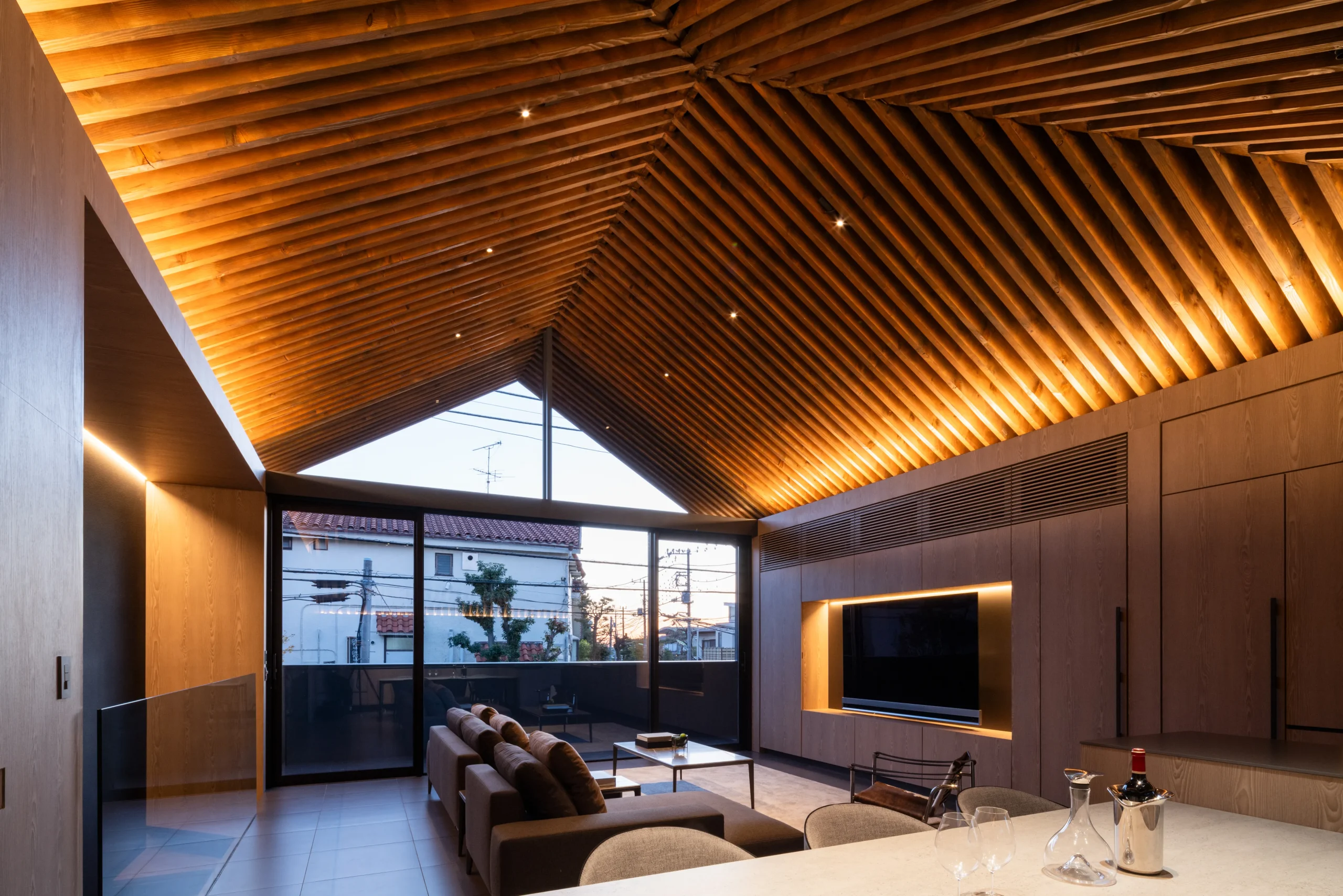 建築家の難題に応える、ジェイホームズの施工技術と実現力