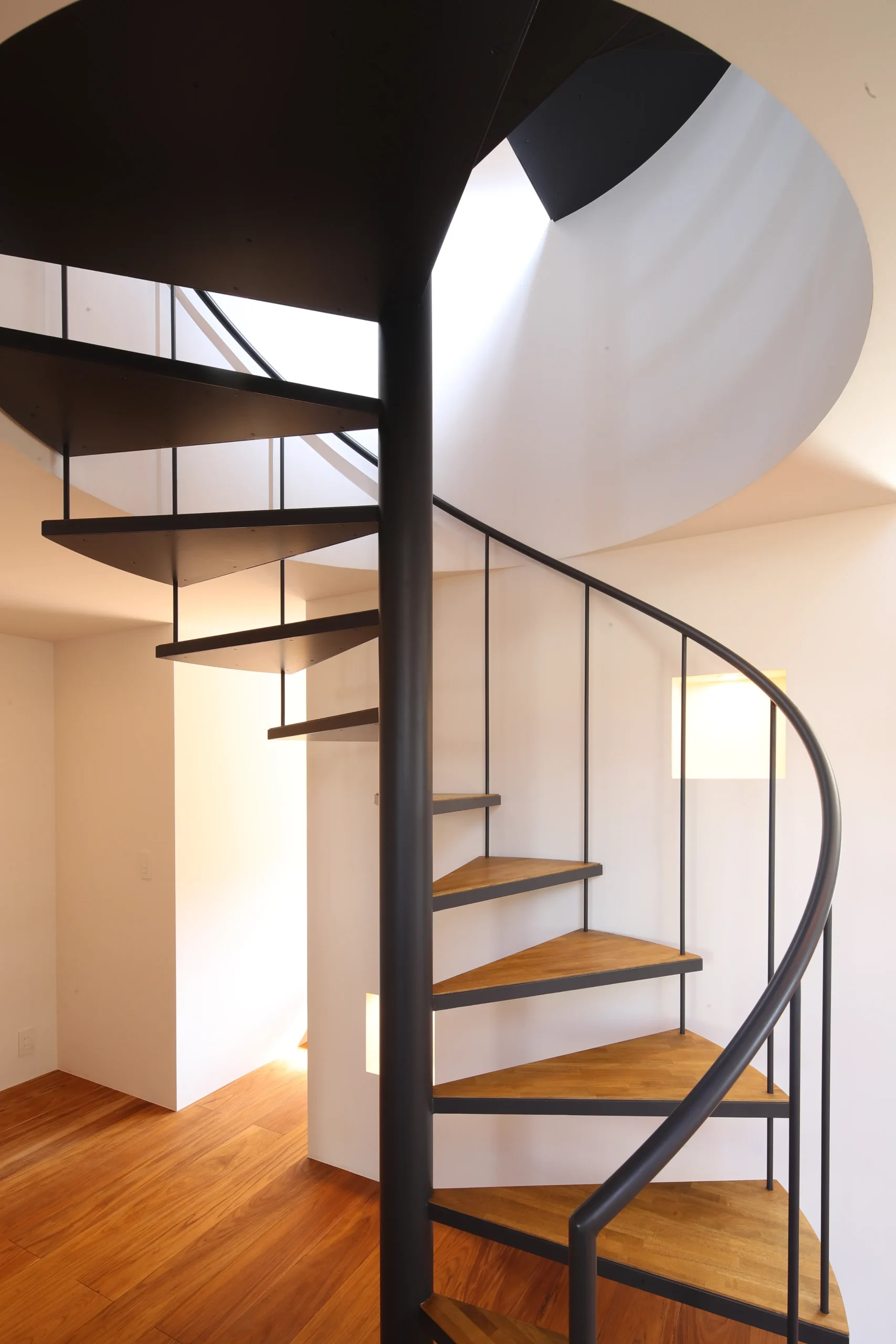 高級注文住宅の階段の種類2:らせん階段