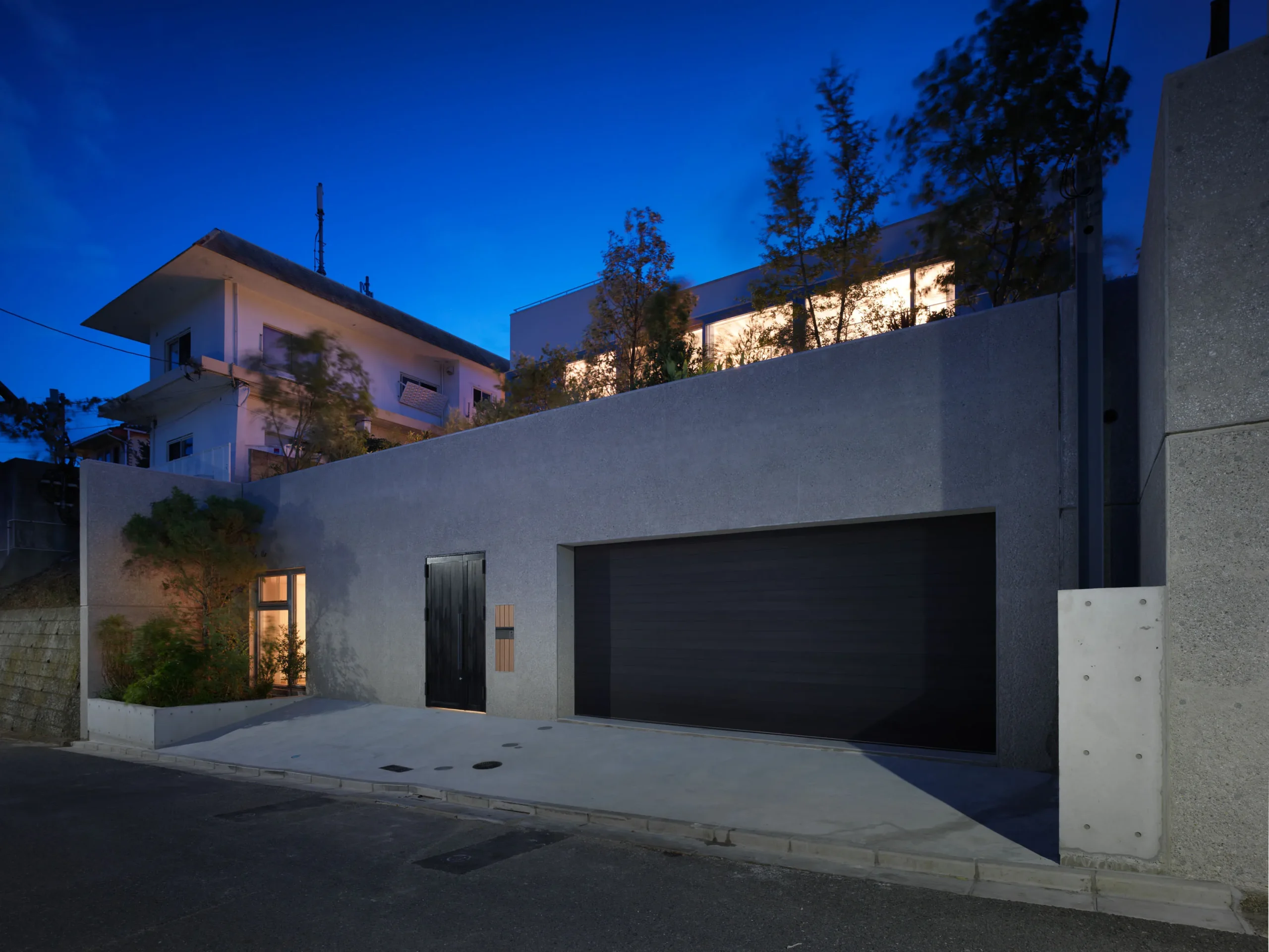 邸宅に相応しい外構スタイル|クローズド外構とセミクローズドの魅力