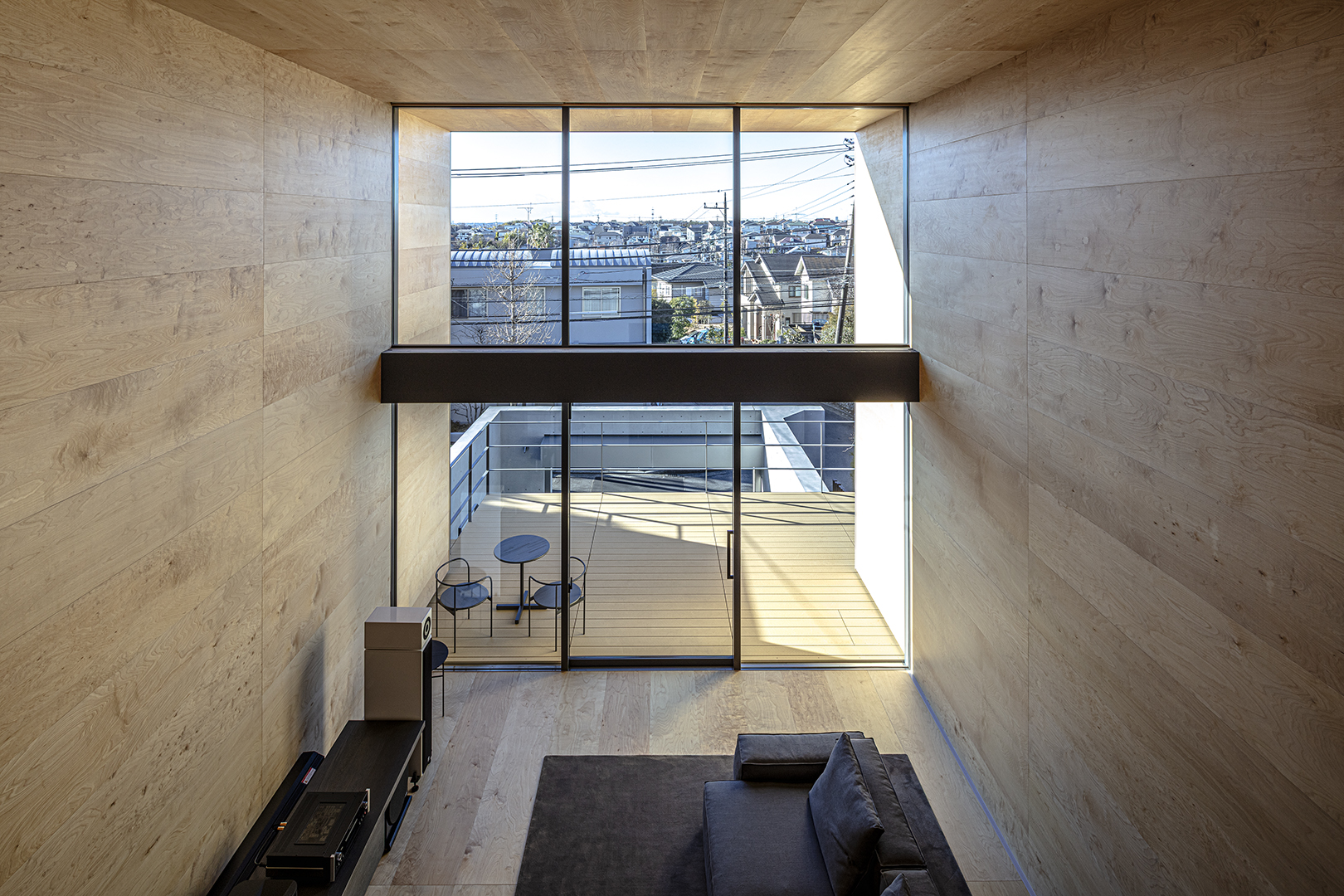 ミニマルなデザインが映えるデザイナー自邸の施工事例画像