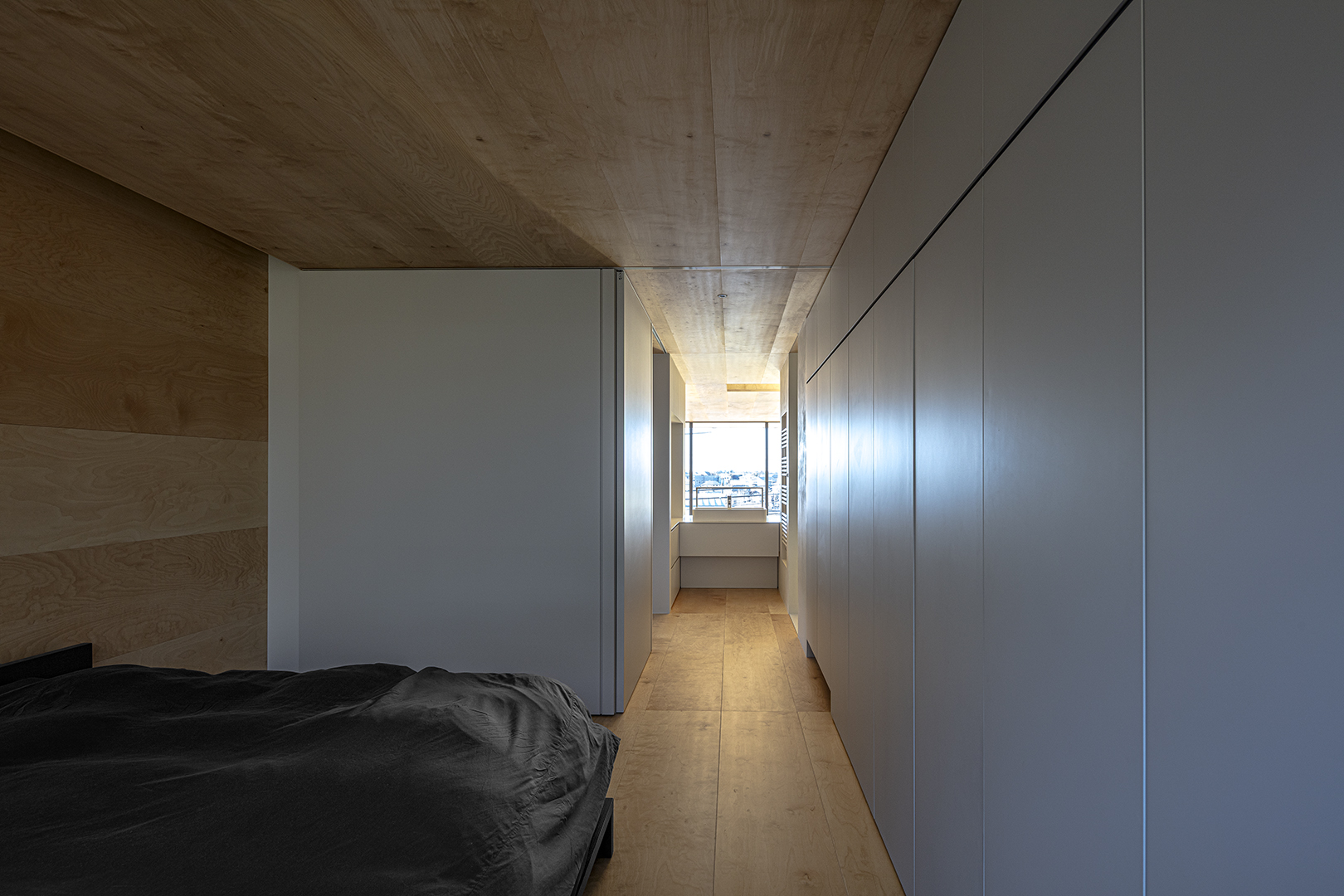 ミニマルなデザインが映えるデザイナー自邸の施工事例画像