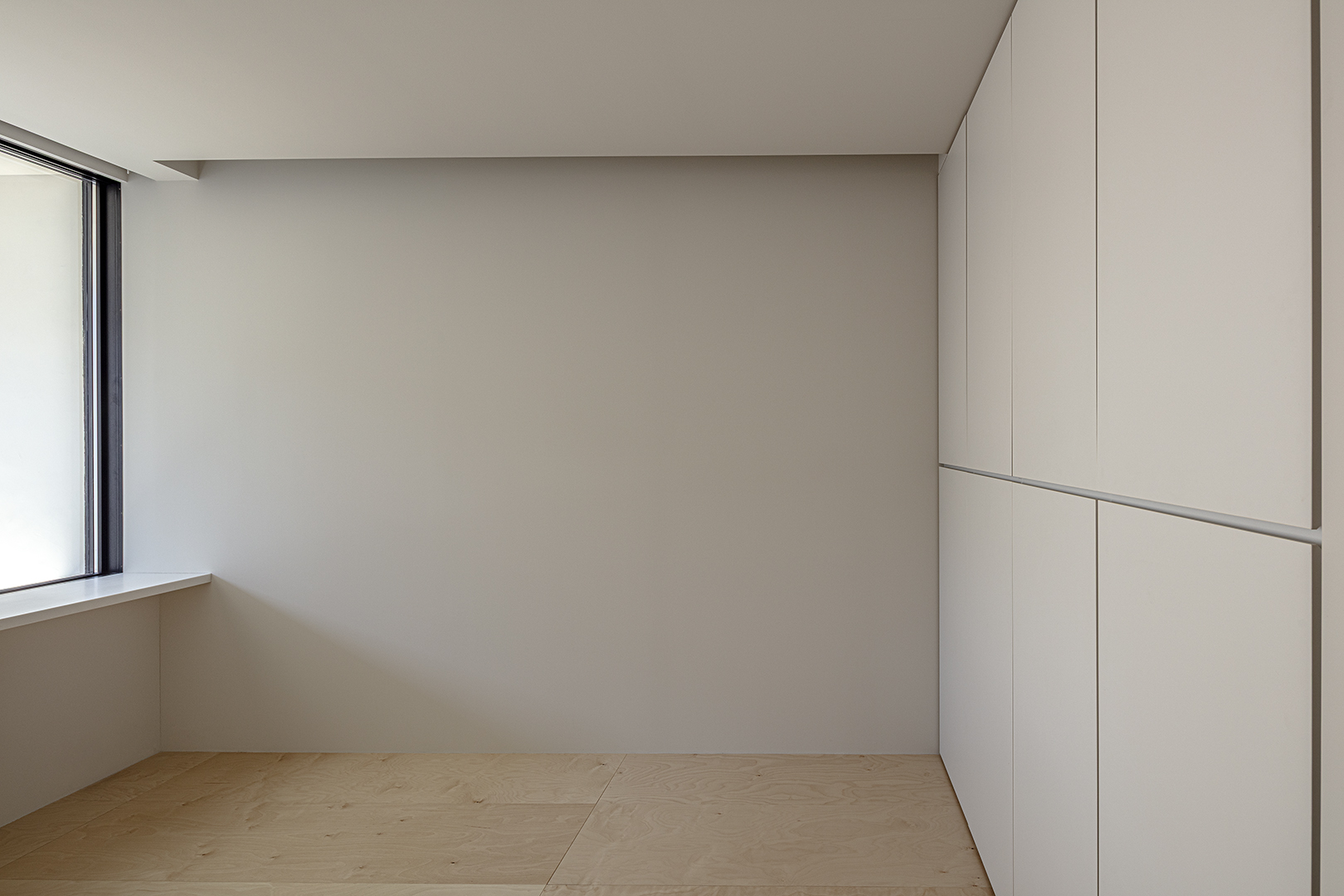 ミニマルなデザインが映えるデザイナー自邸の施工事例画像