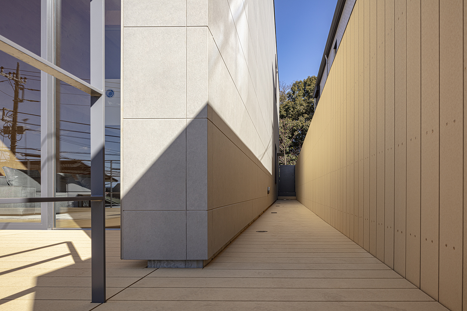 ミニマルなデザインが映えるデザイナー自邸の施工事例画像