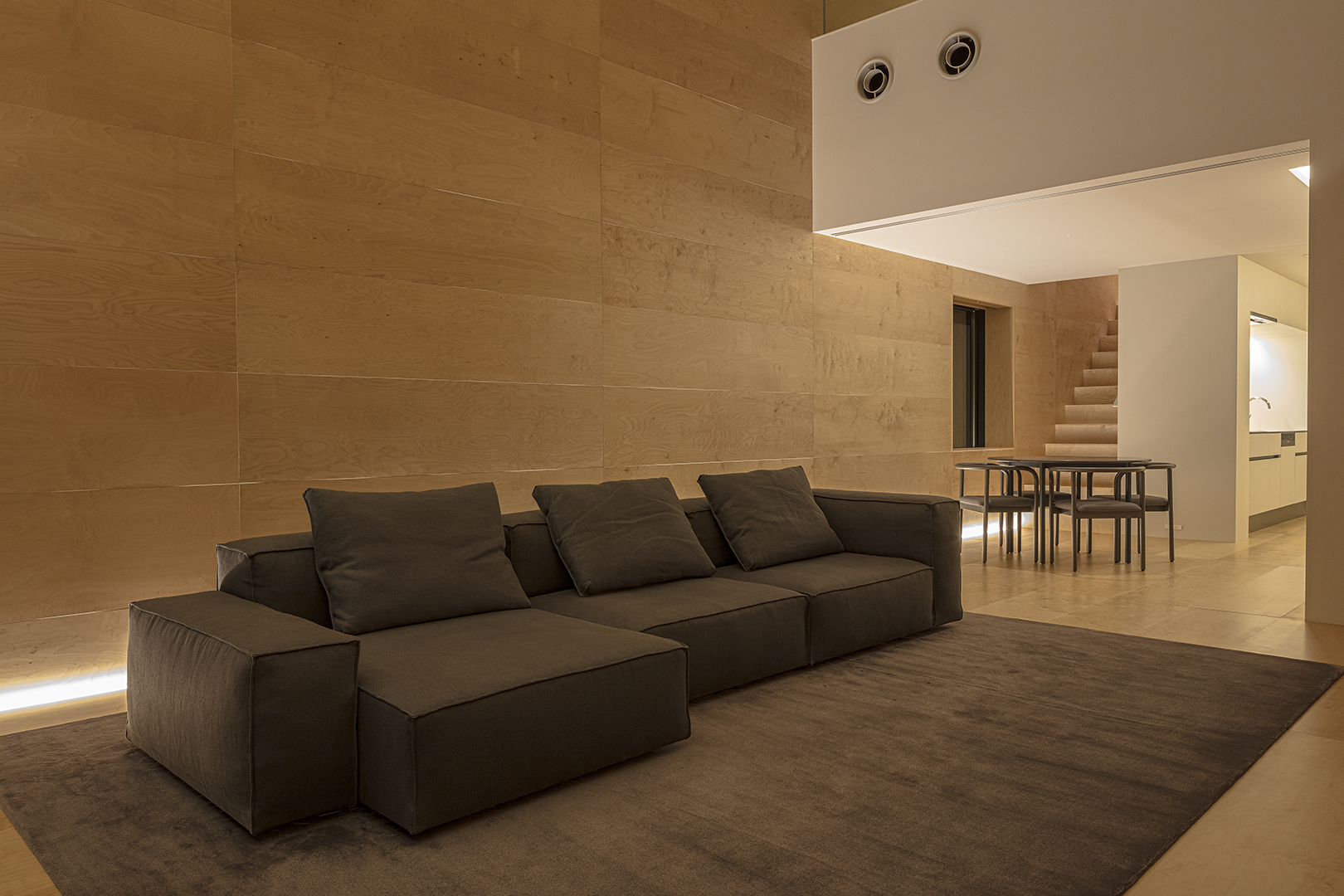 ミニマルなデザインが映えるデザイナー自邸の施工事例画像