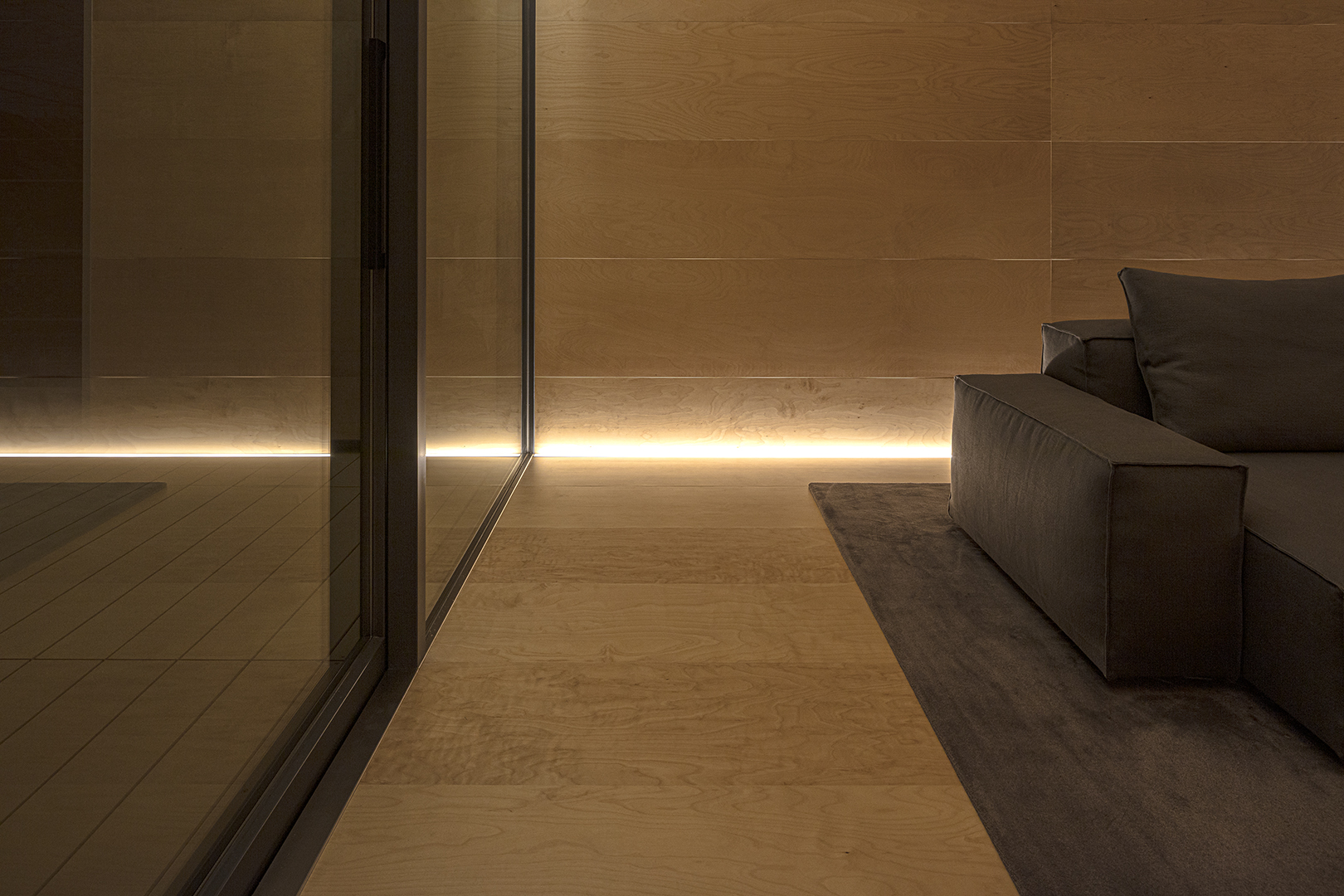 ミニマルなデザインが映えるデザイナー自邸の施工事例画像