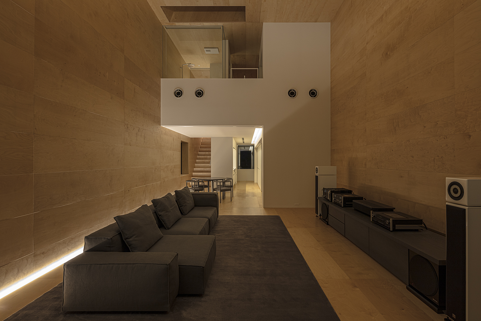 ミニマルなデザインが映えるデザイナー自邸の施工事例画像