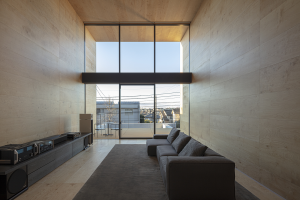 ミニマルなデザインが映えるデザイナー自邸