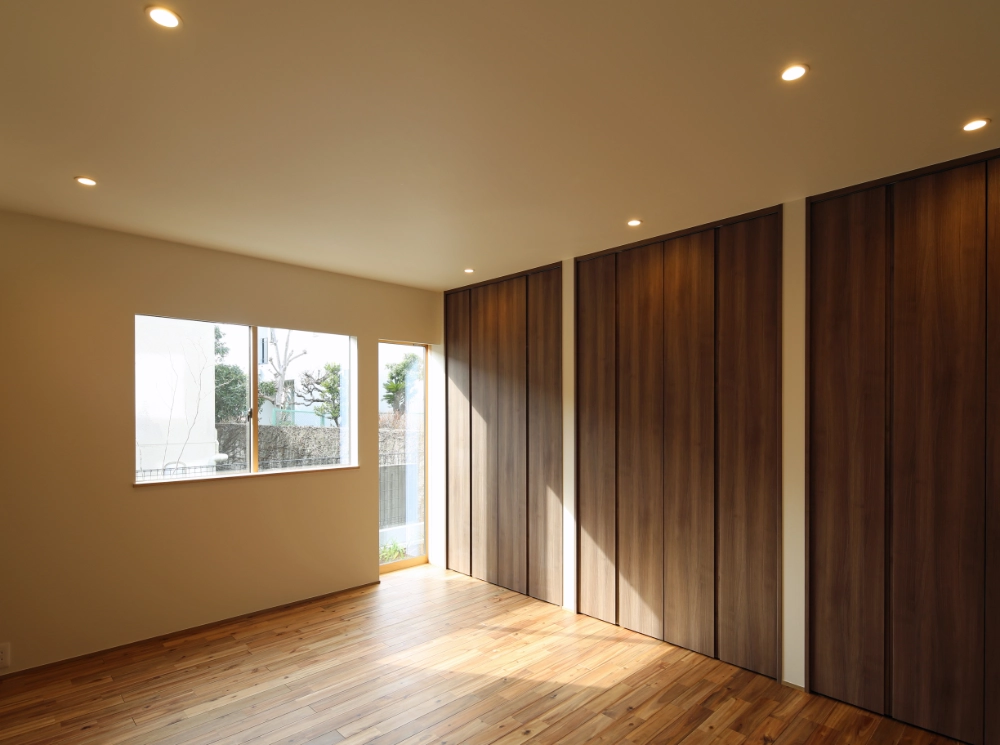 無垢材と大容量の収納が調和する<br />上質なプライベートルーム